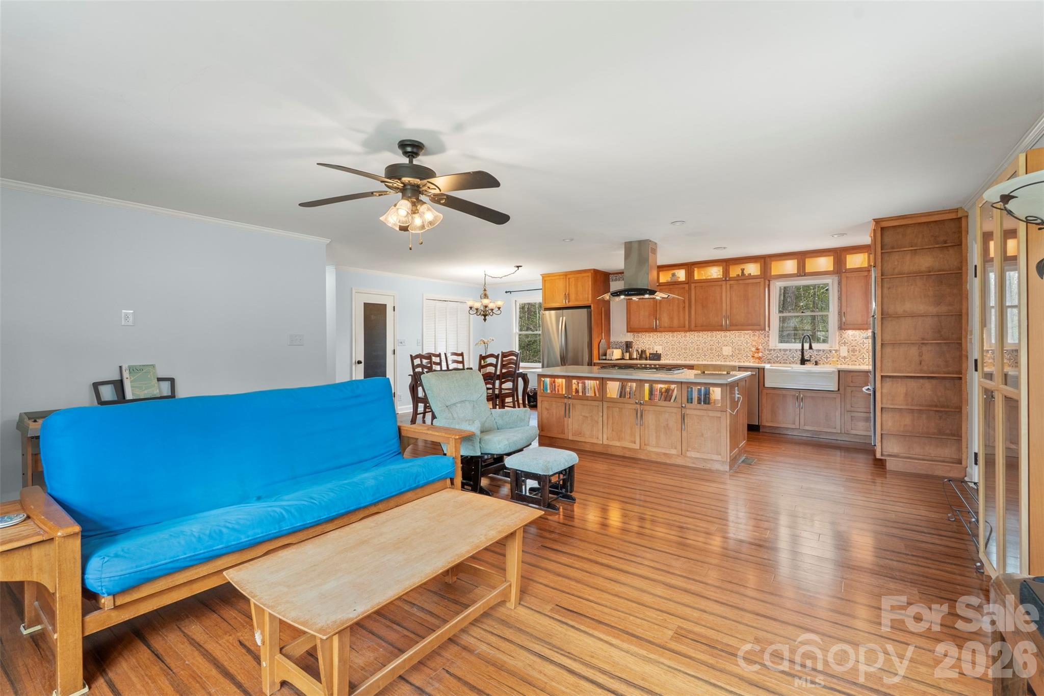 1122 Pine Knot Court — Clover