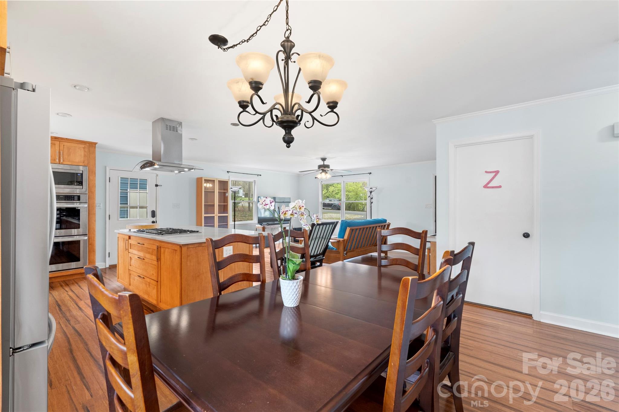 1122 Pine Knot Court — Clover