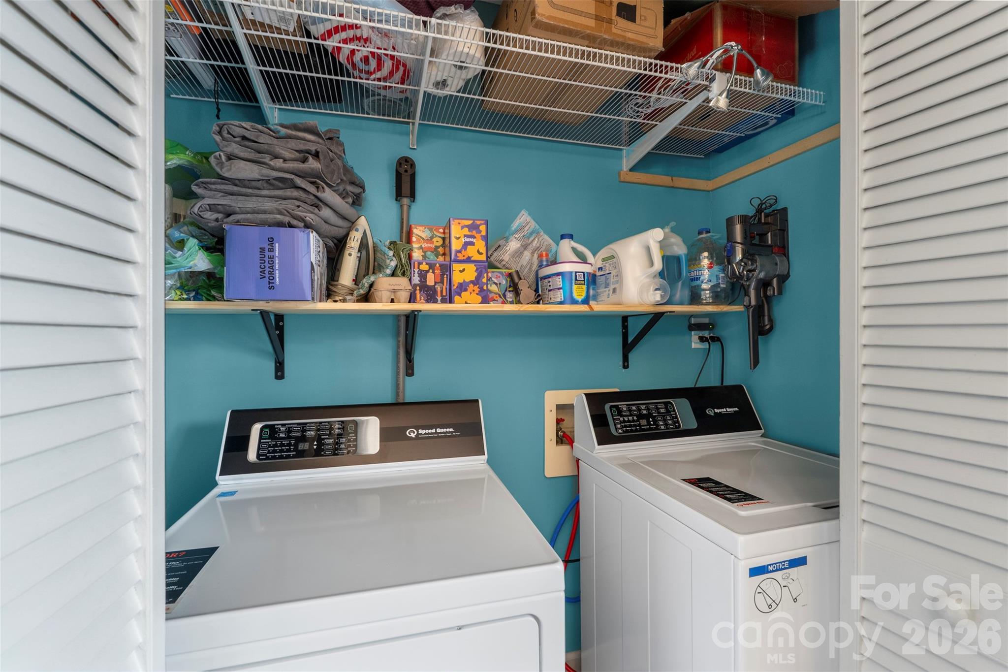 1122 Pine Knot Court — Clover
