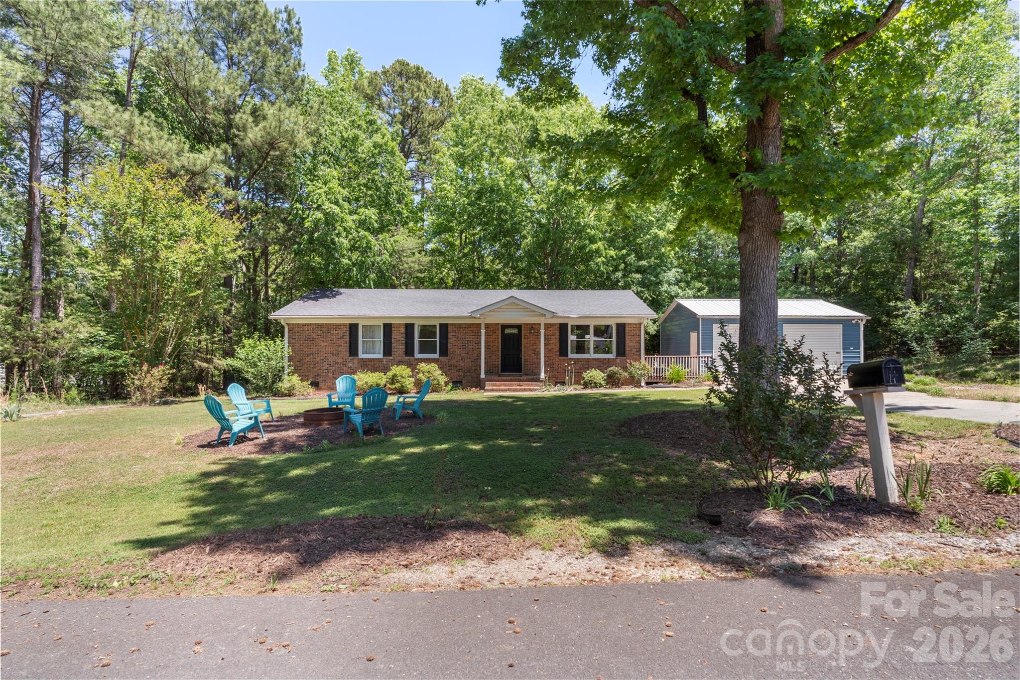 1122 Pine Knot Court — Clover