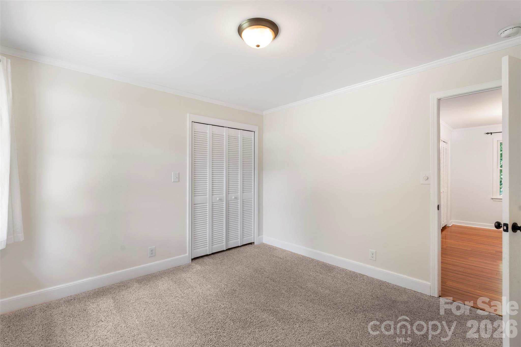 1122 Pine Knot Court — Clover