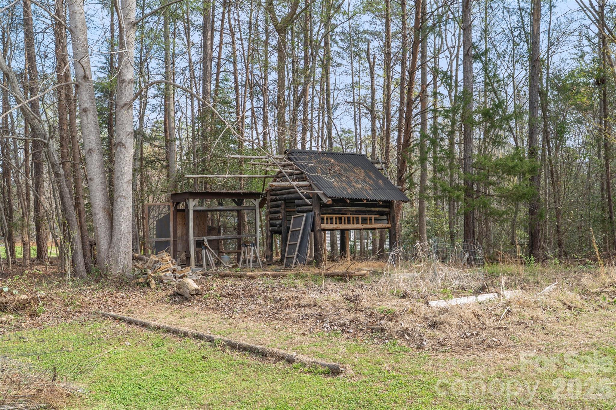 1122 Pine Knot Court — Clover