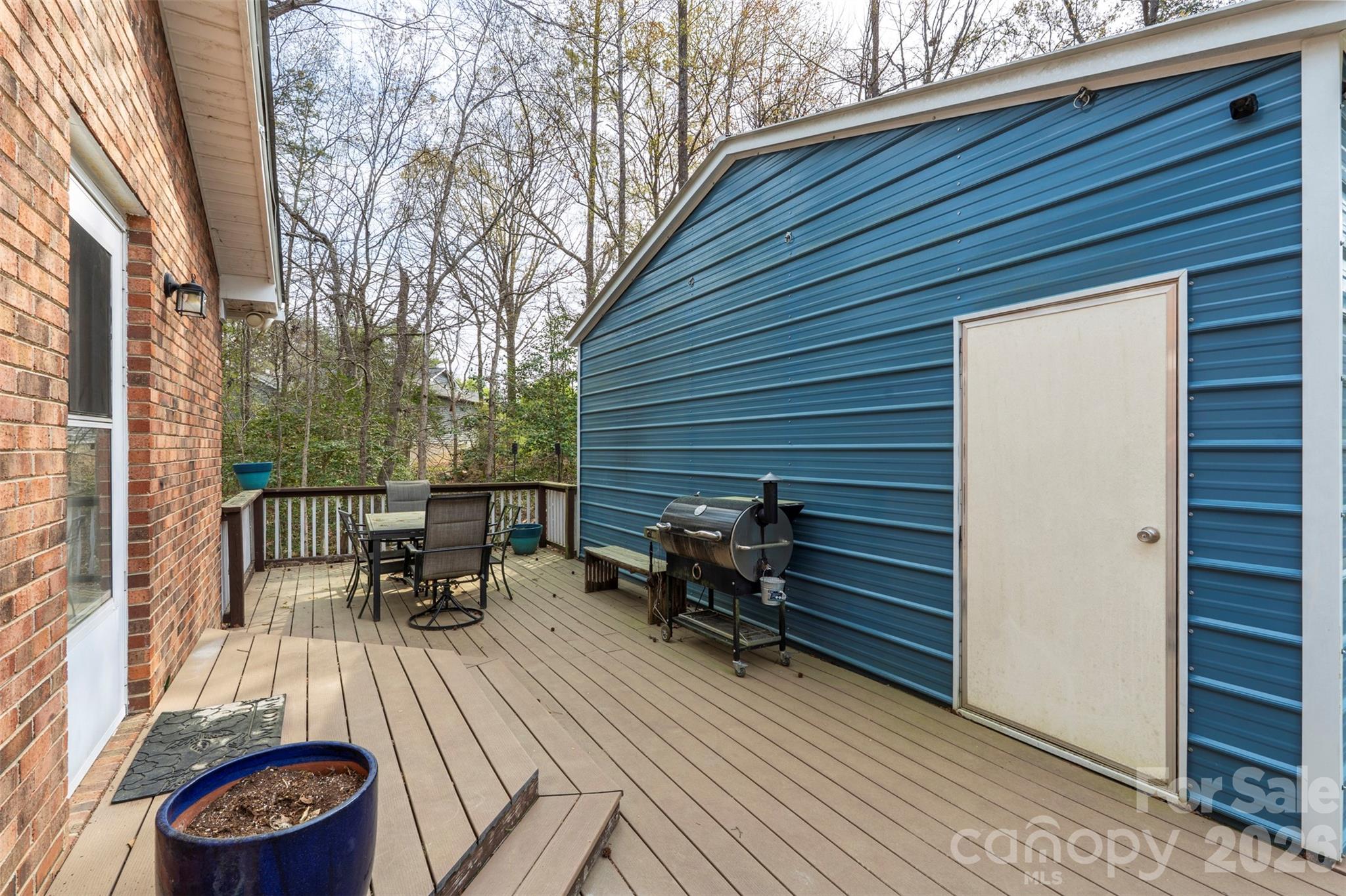 1122 Pine Knot Court — Clover
