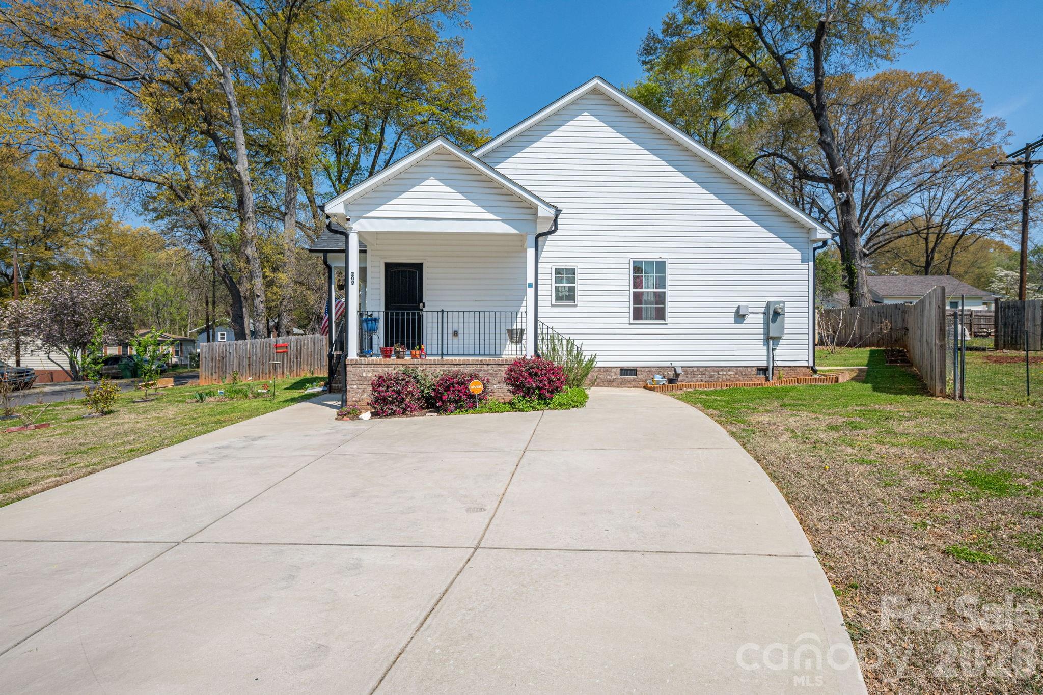 209 Wood Street — Mount Holly