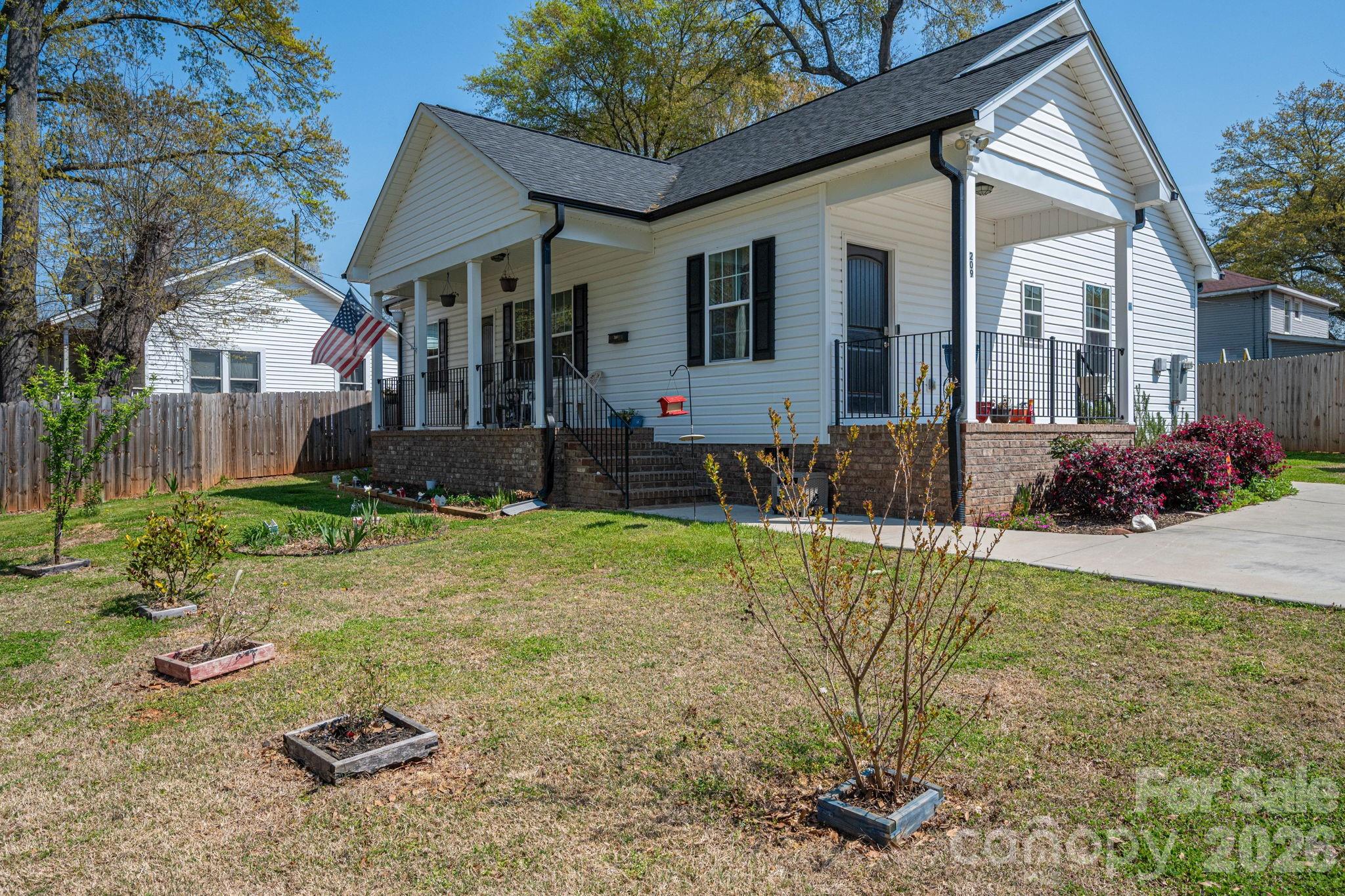209 Wood Street — Mount Holly