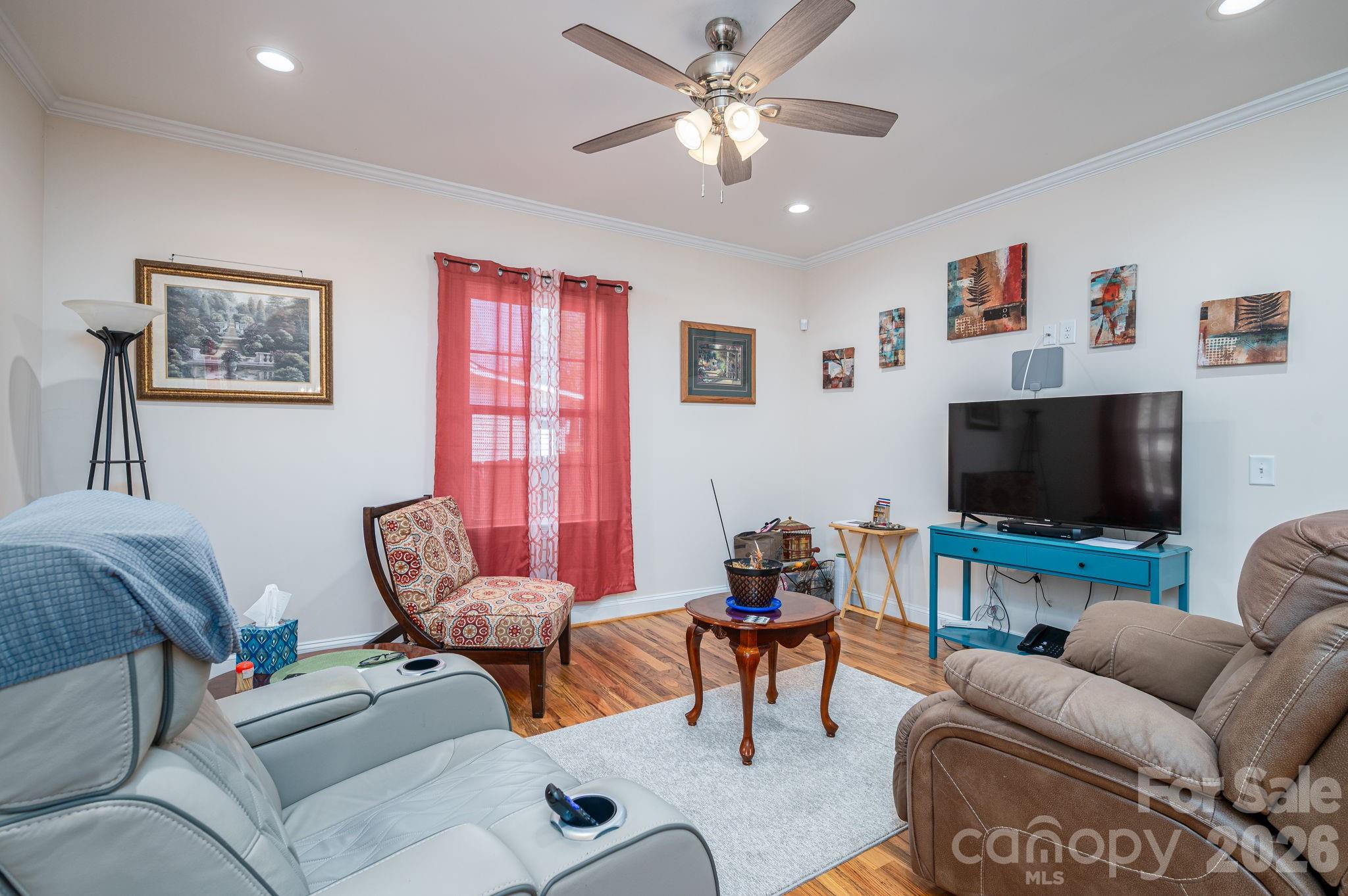 209 Wood Street — Mount Holly