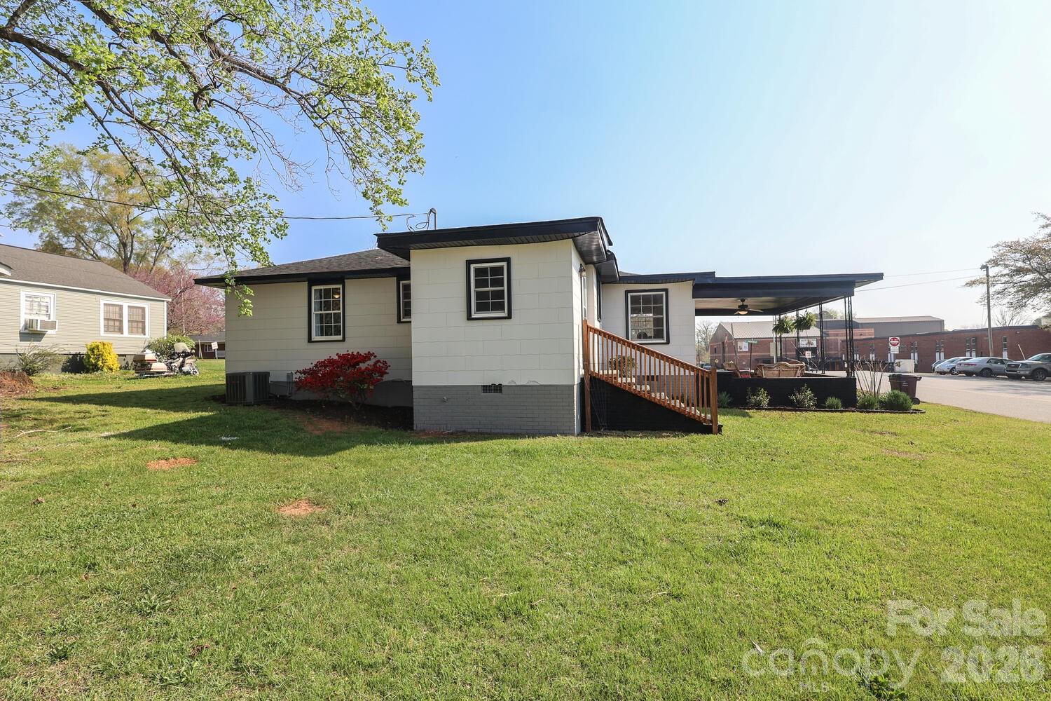 414 S Chester Street S — Blacksburg