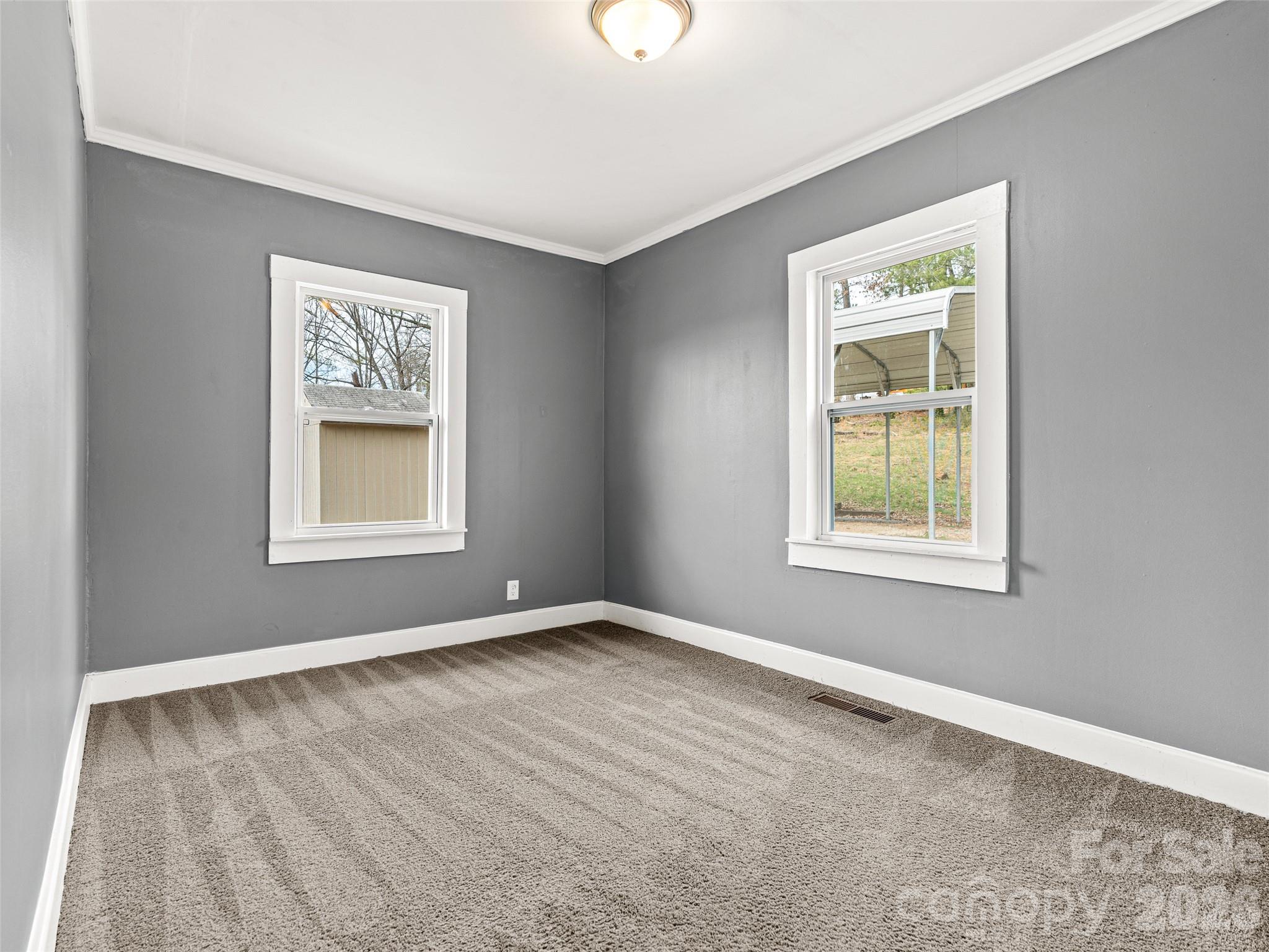 15 Woodbine Road — Asheville