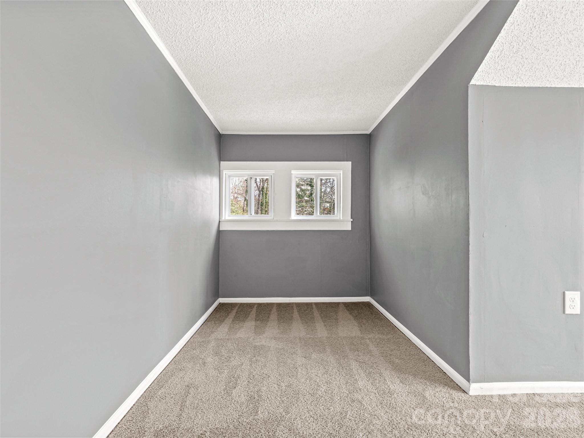 15 Woodbine Road — Asheville