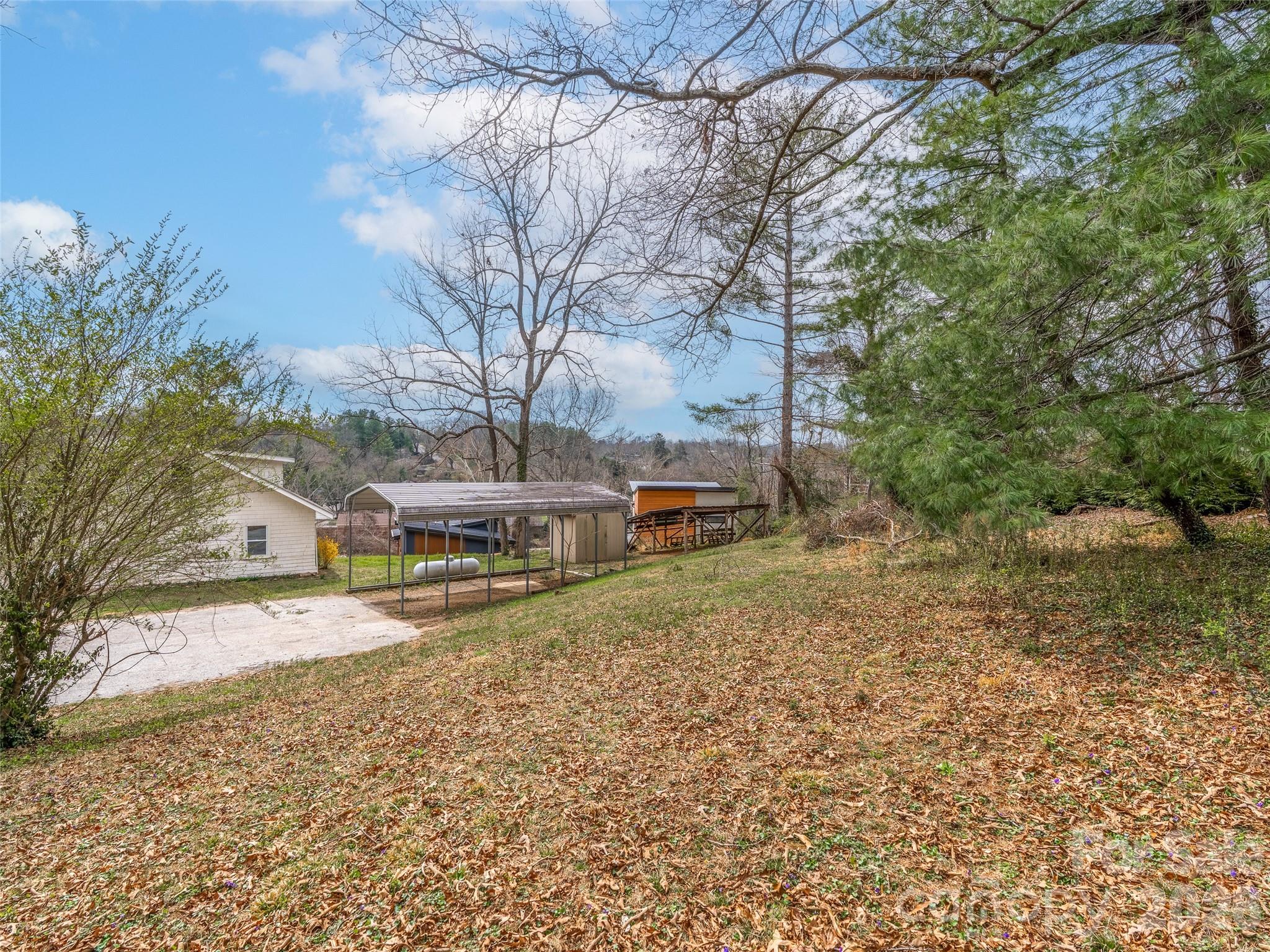 15 Woodbine Road — Asheville