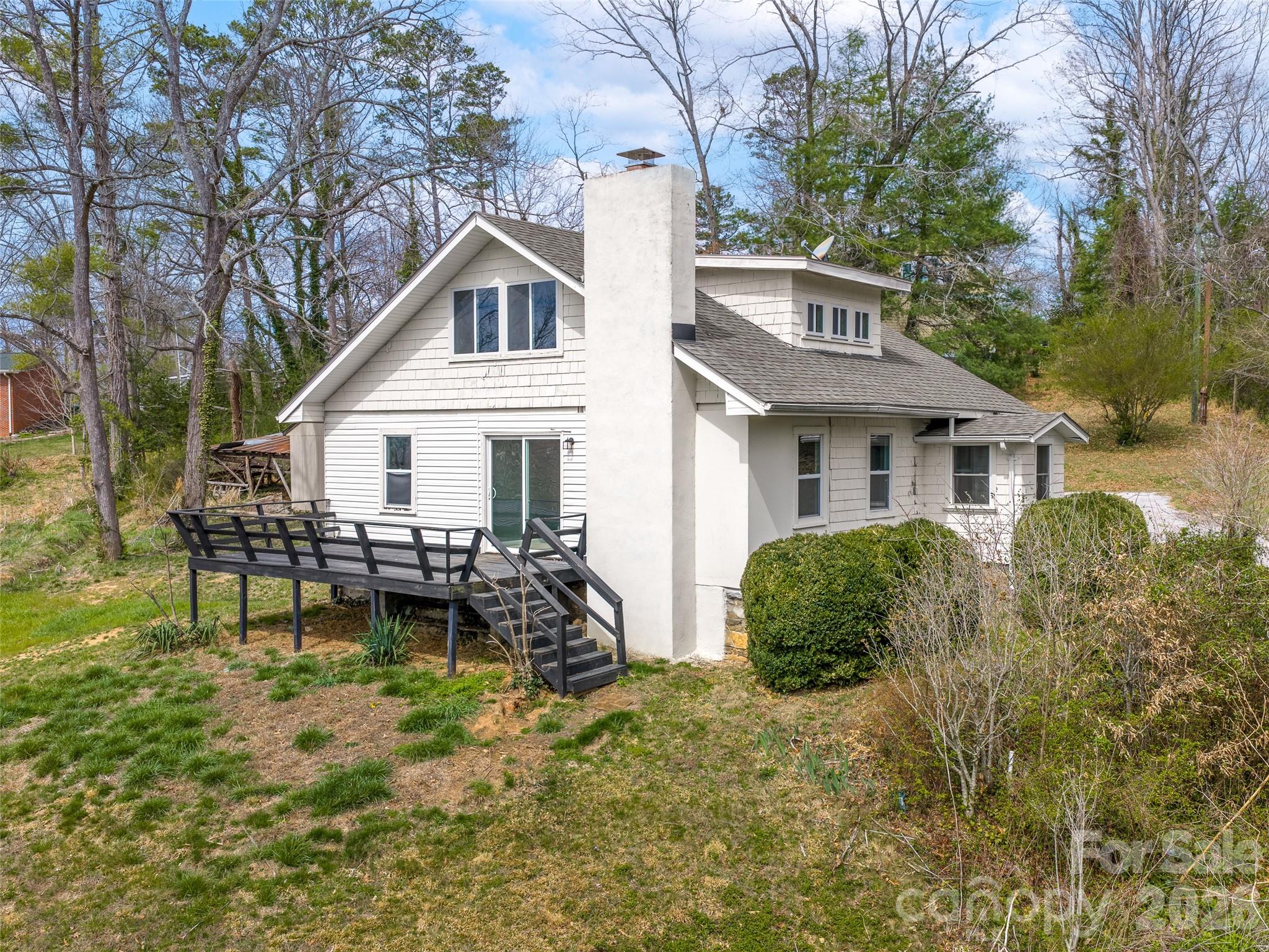 15 Woodbine Road — Asheville