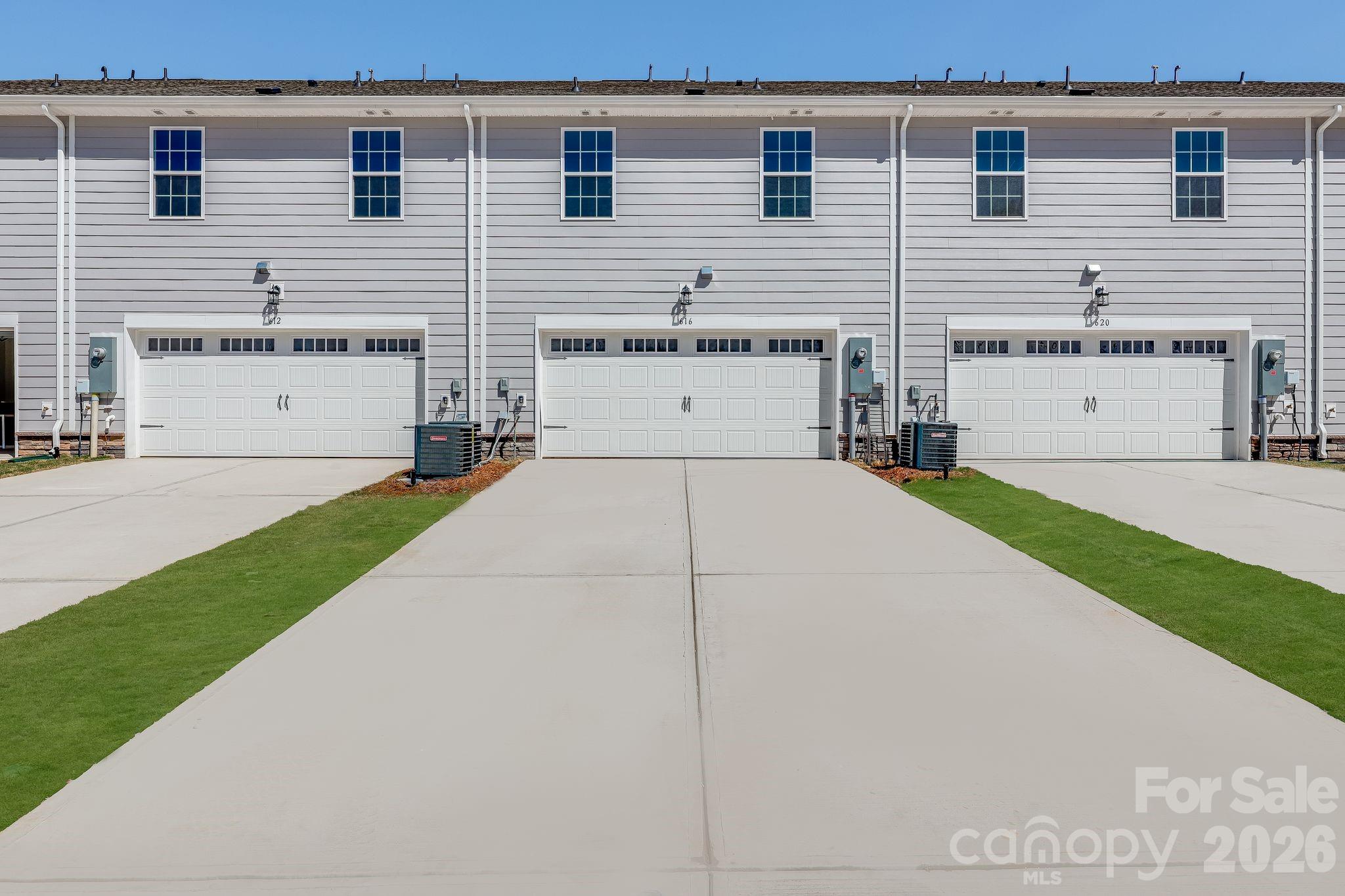 616 Sparano Loop — York