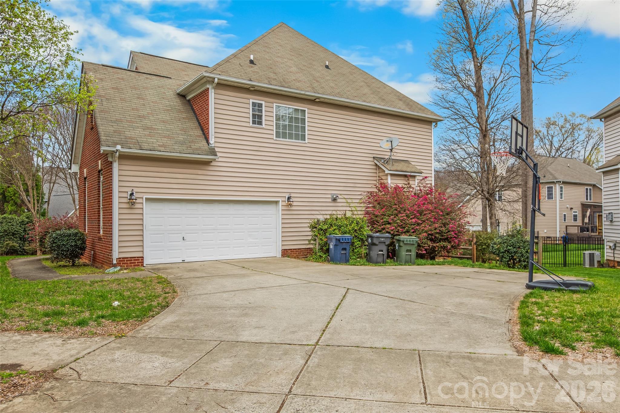 9333 Standerwick Lane — Huntersville