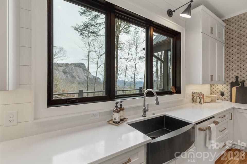 692 Lost Trail — Highlands