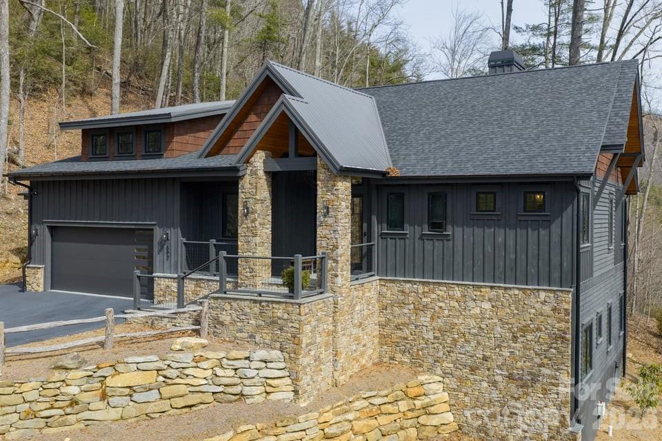 692 Lost Trail — Highlands