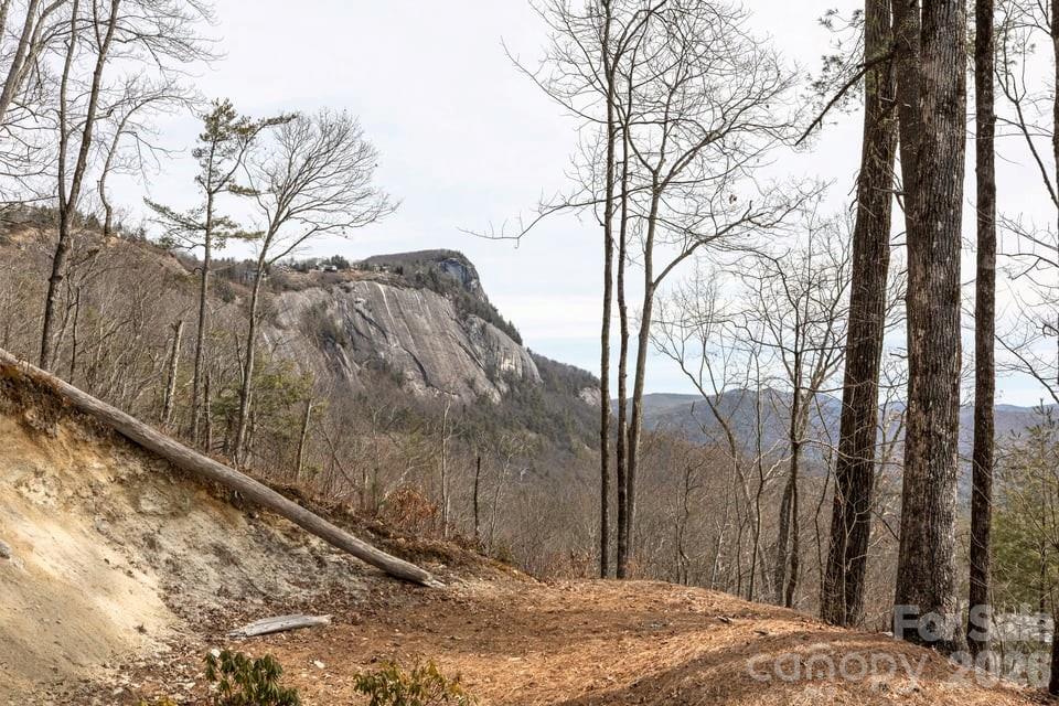 692 Lost Trail — Highlands
