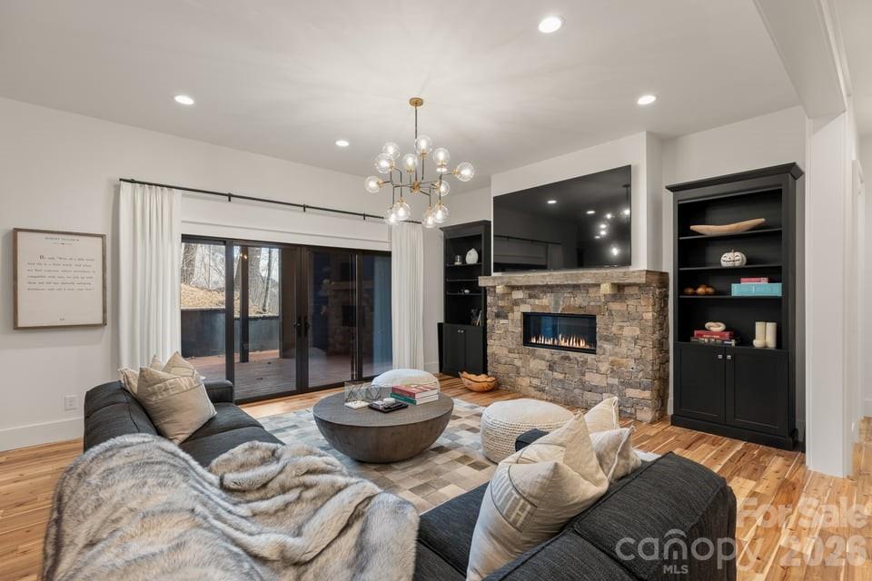 692 Lost Trail — Highlands