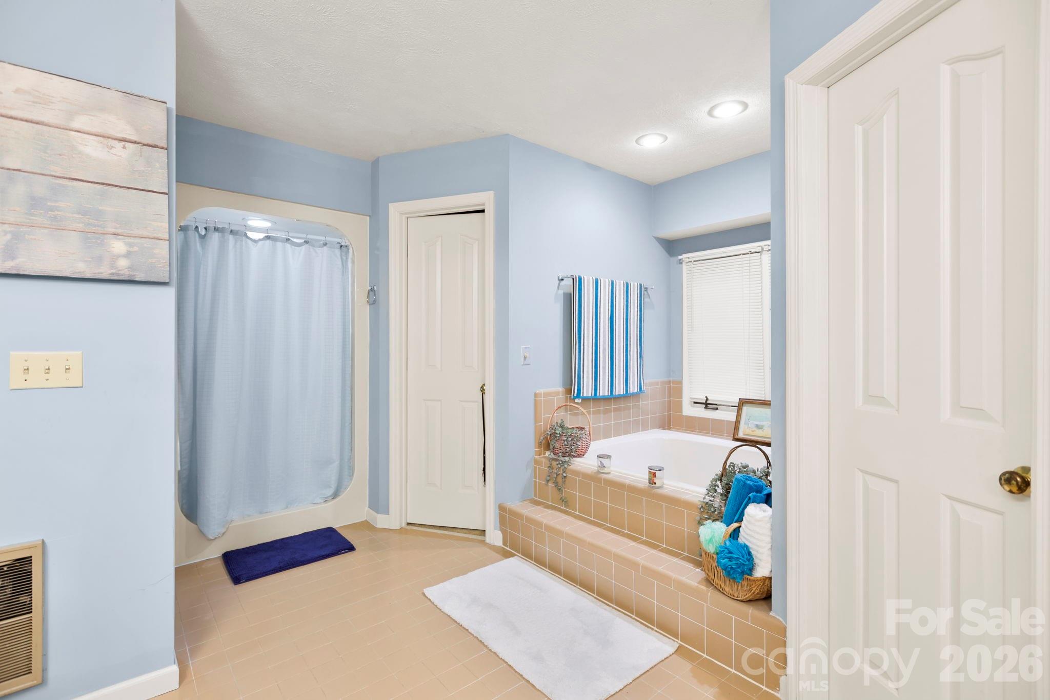 446 Silver Fox Lane — Pisgah Forest