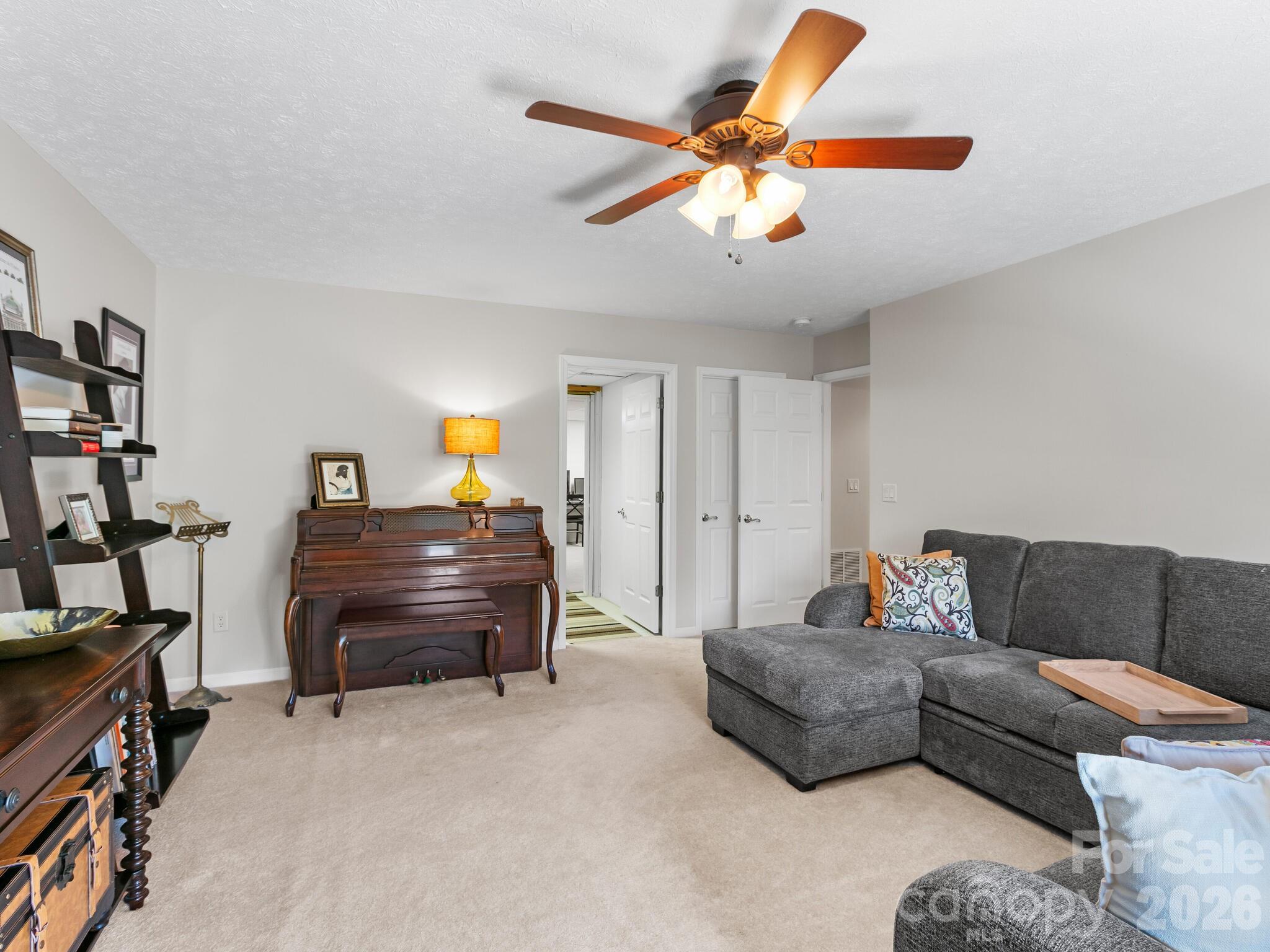25 Old Pasture Way — Hendersonville