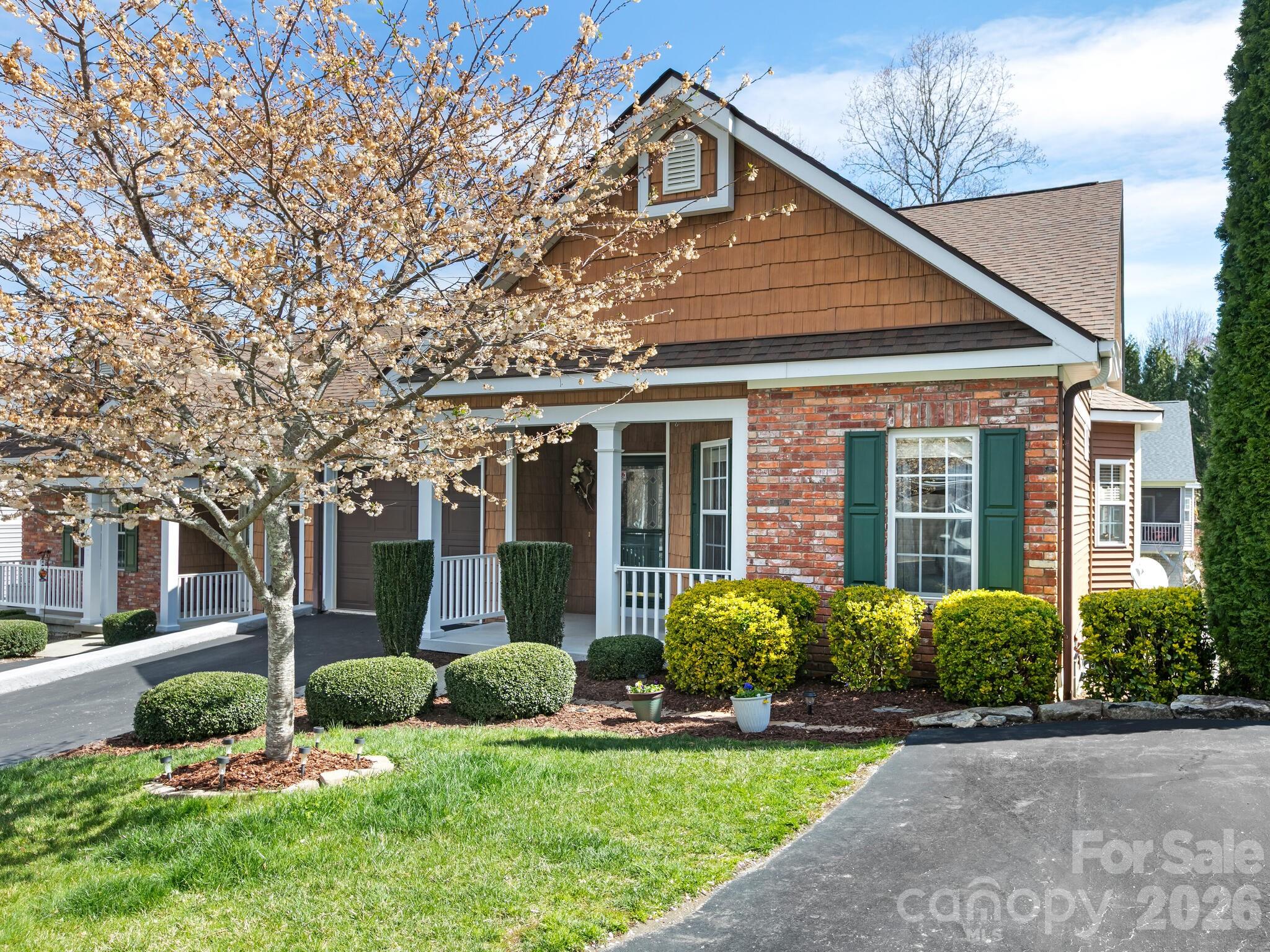 25 Old Pasture Way — Hendersonville