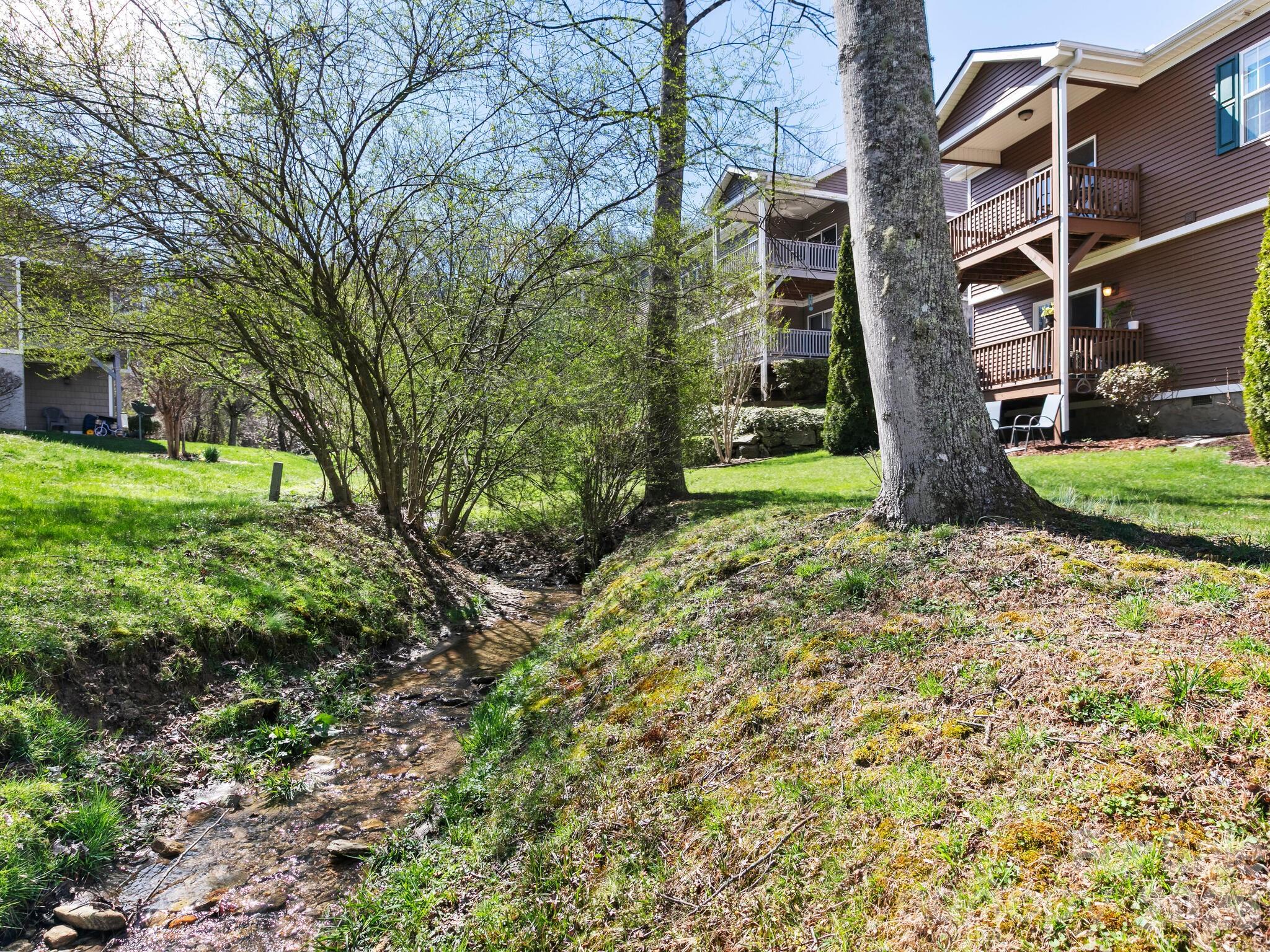 25 Old Pasture Way — Hendersonville