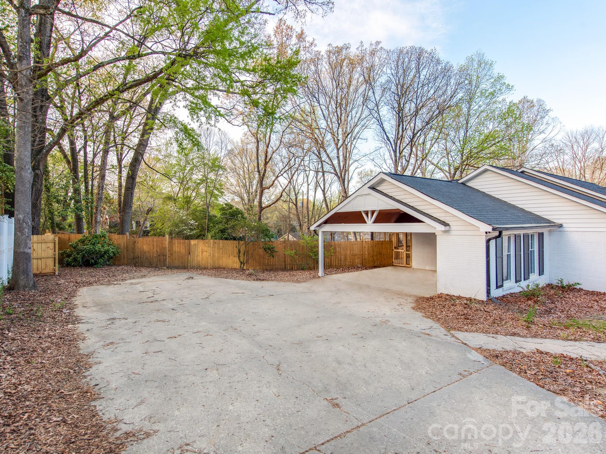 1632 Burtonwood Circle — Charlotte