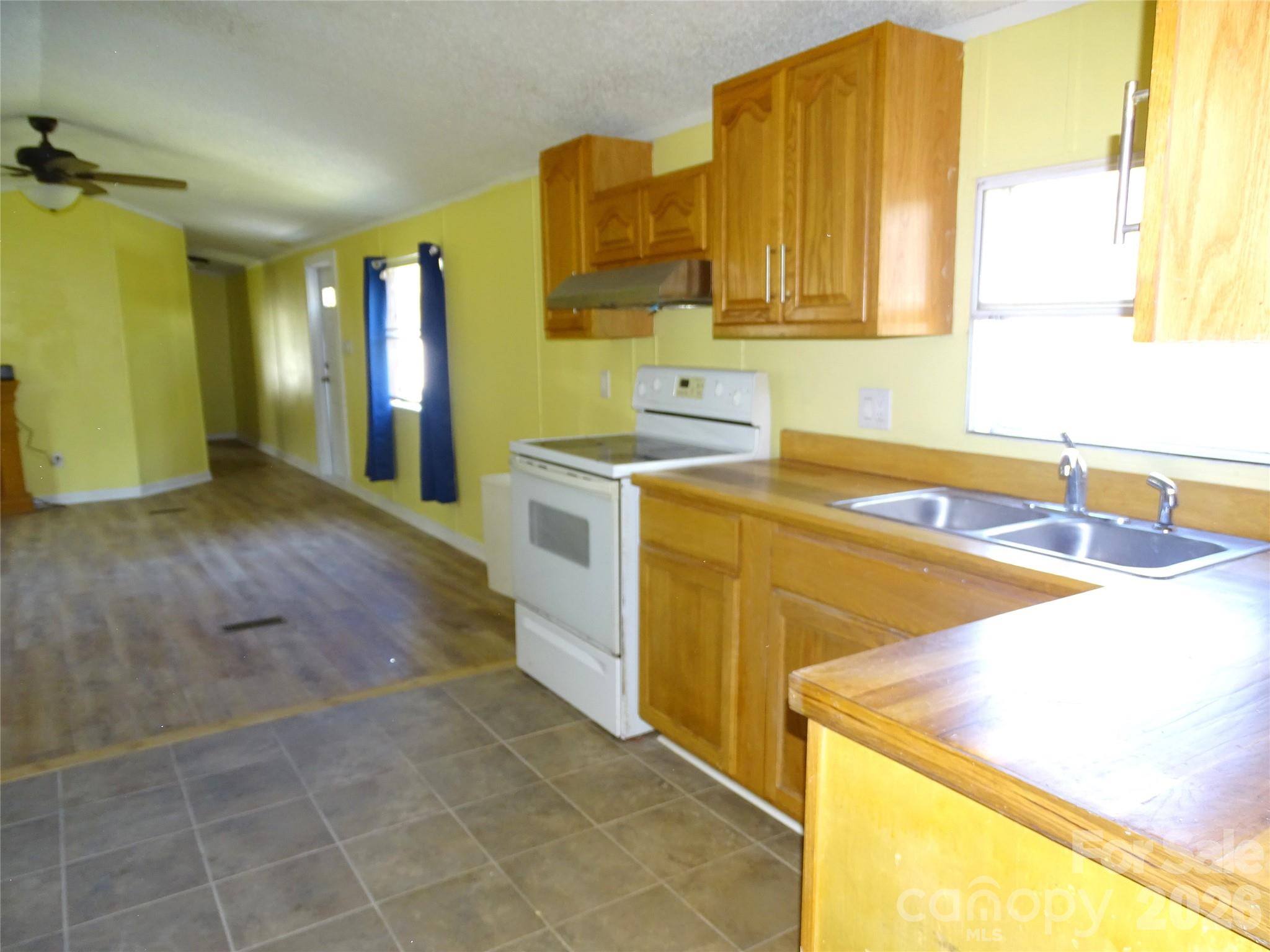 453 Riverview Lane — Lexington