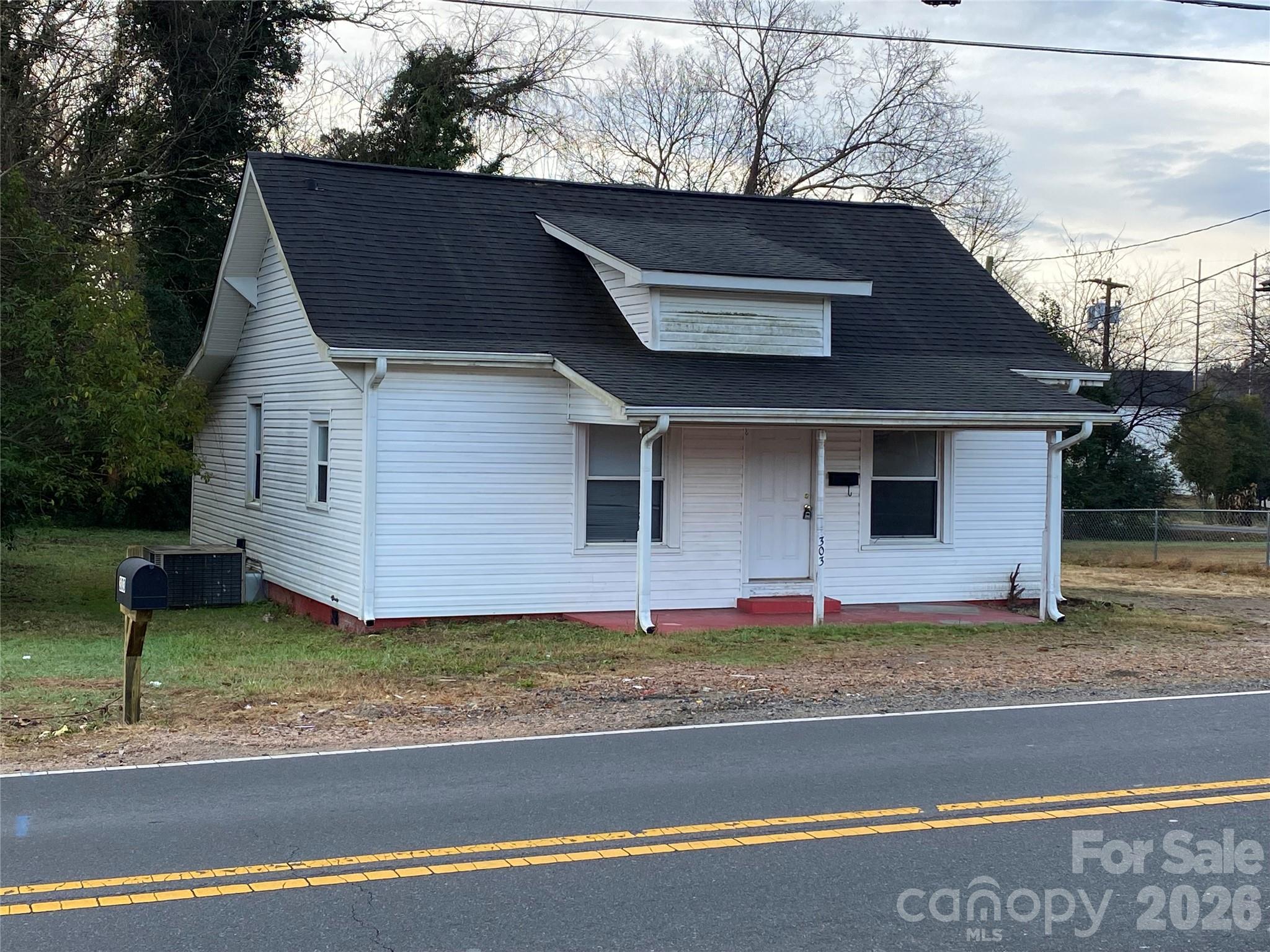 303 Rogers Lake Road — Kannapolis