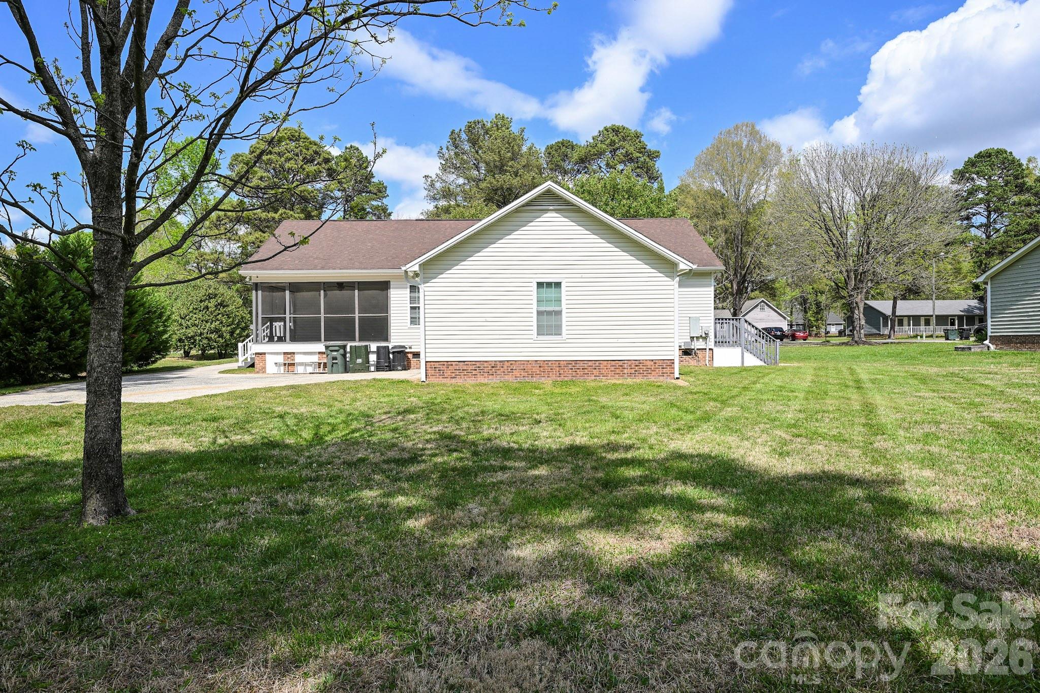 105 Woodland Lane — Monroe