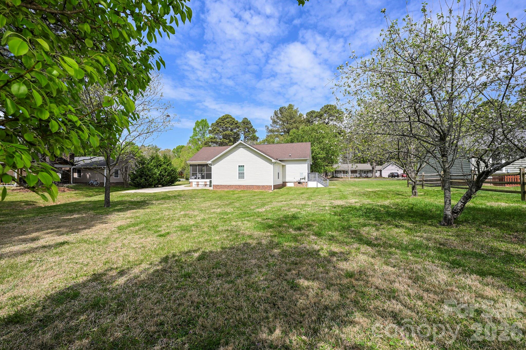 105 Woodland Lane — Monroe