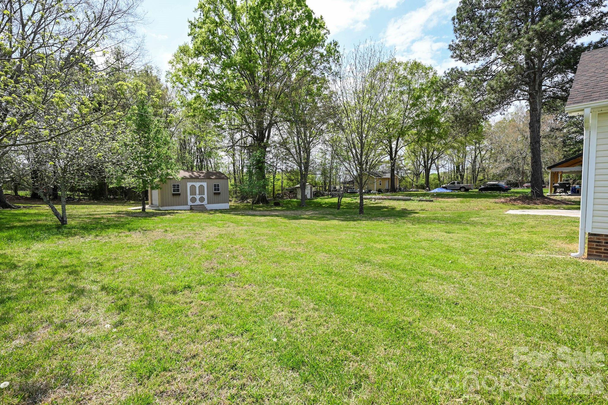 105 Woodland Lane — Monroe