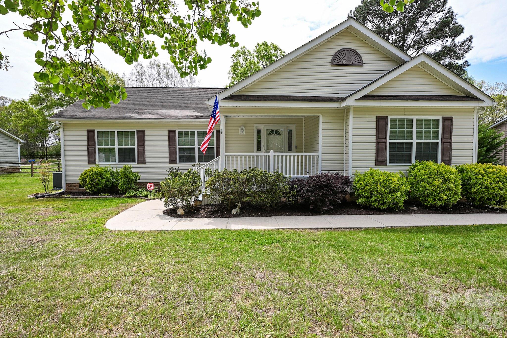 105 Woodland Lane — Monroe