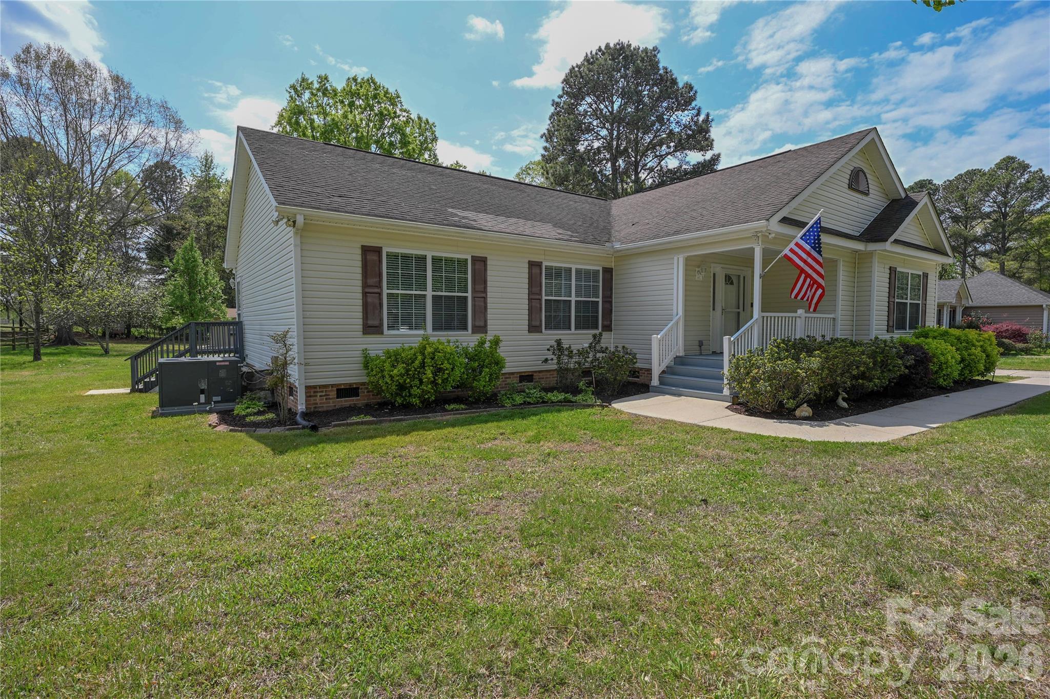 105 Woodland Lane — Monroe