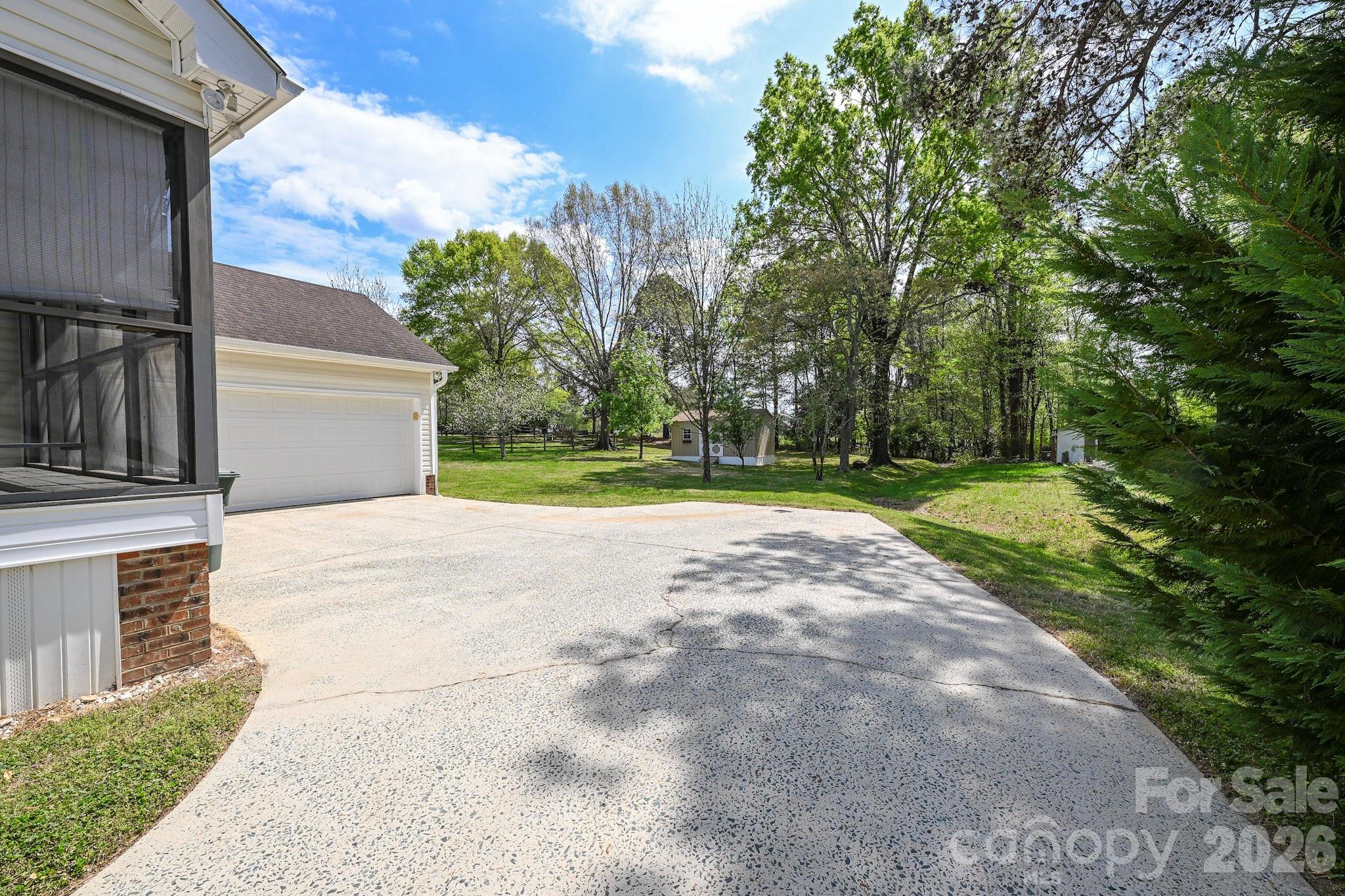 105 Woodland Lane — Monroe