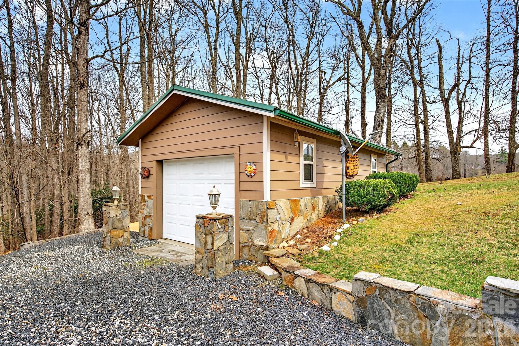600 Sassafras Drive — Spruce Pine