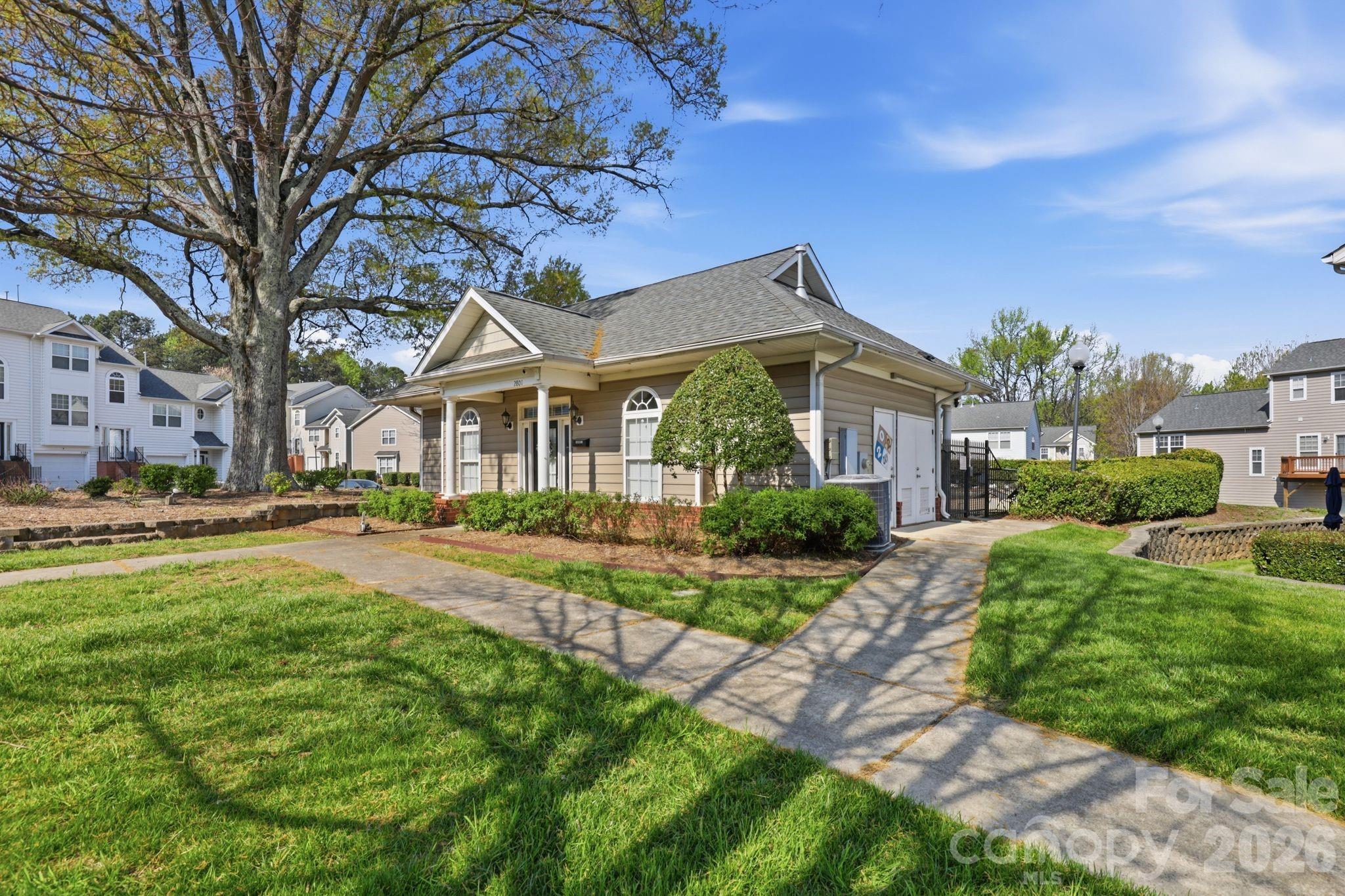2814 Avalon Loop Road — Charlotte