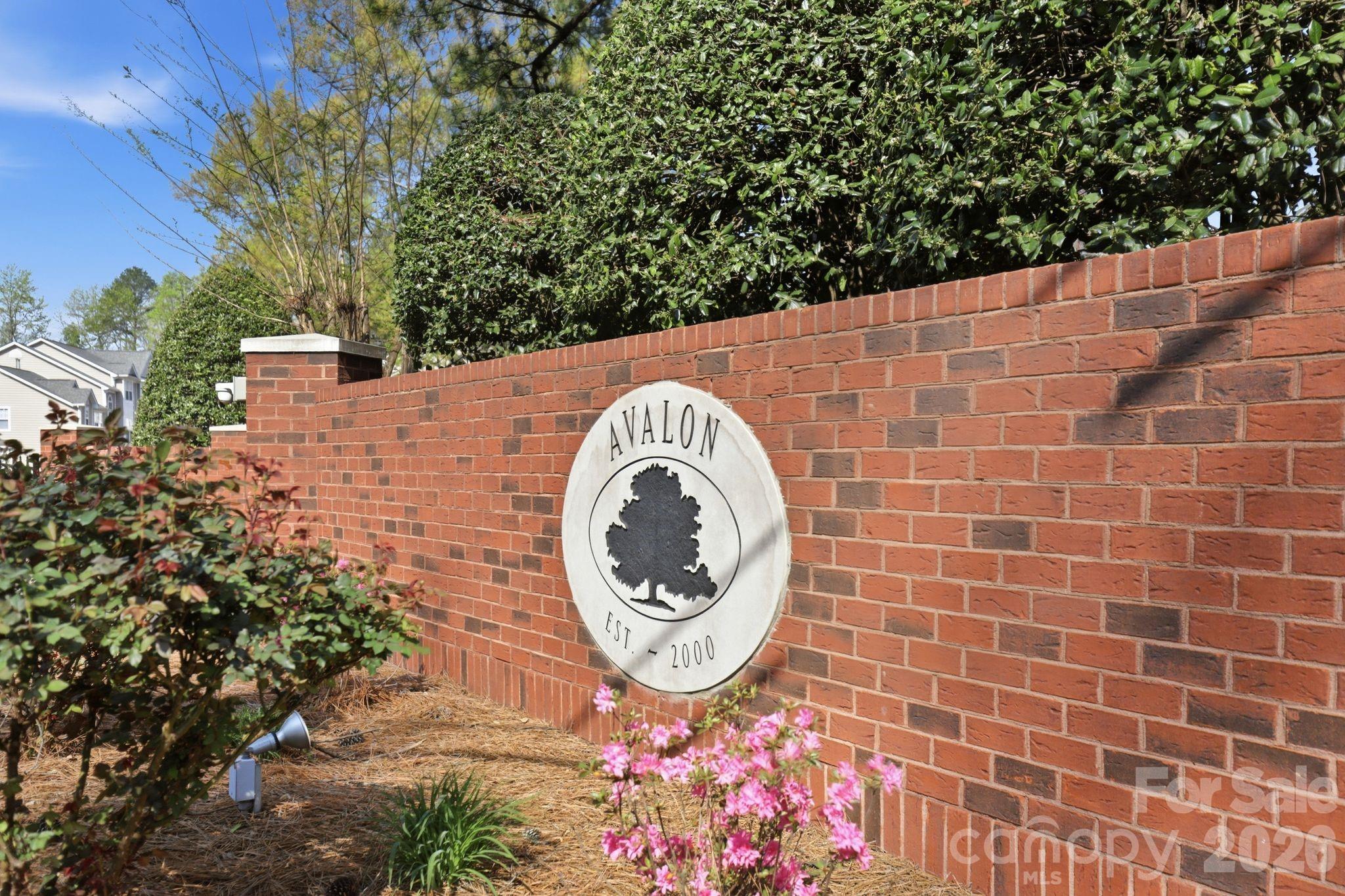 2814 Avalon Loop Road — Charlotte