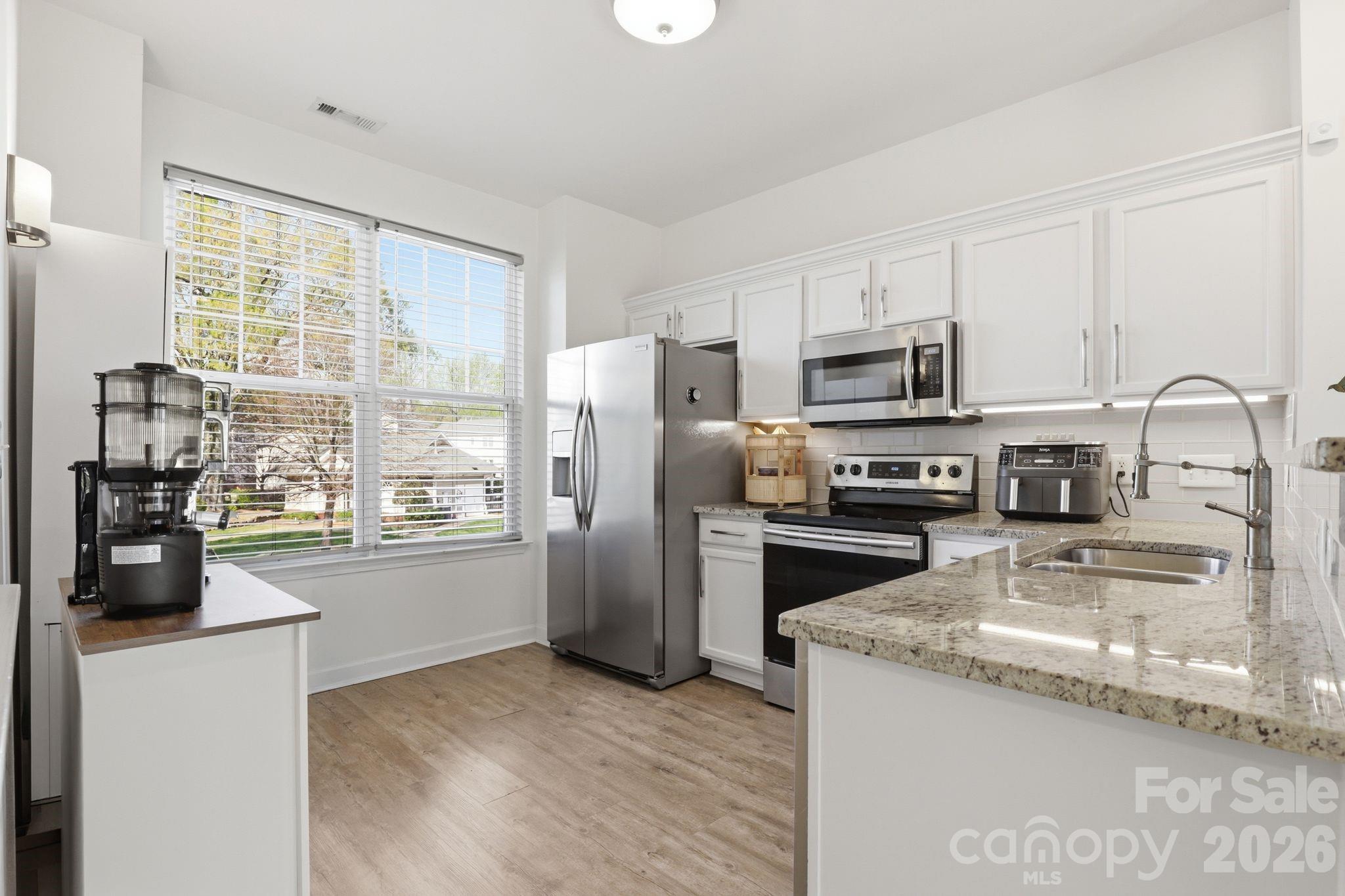 2814 Avalon Loop Road — Charlotte