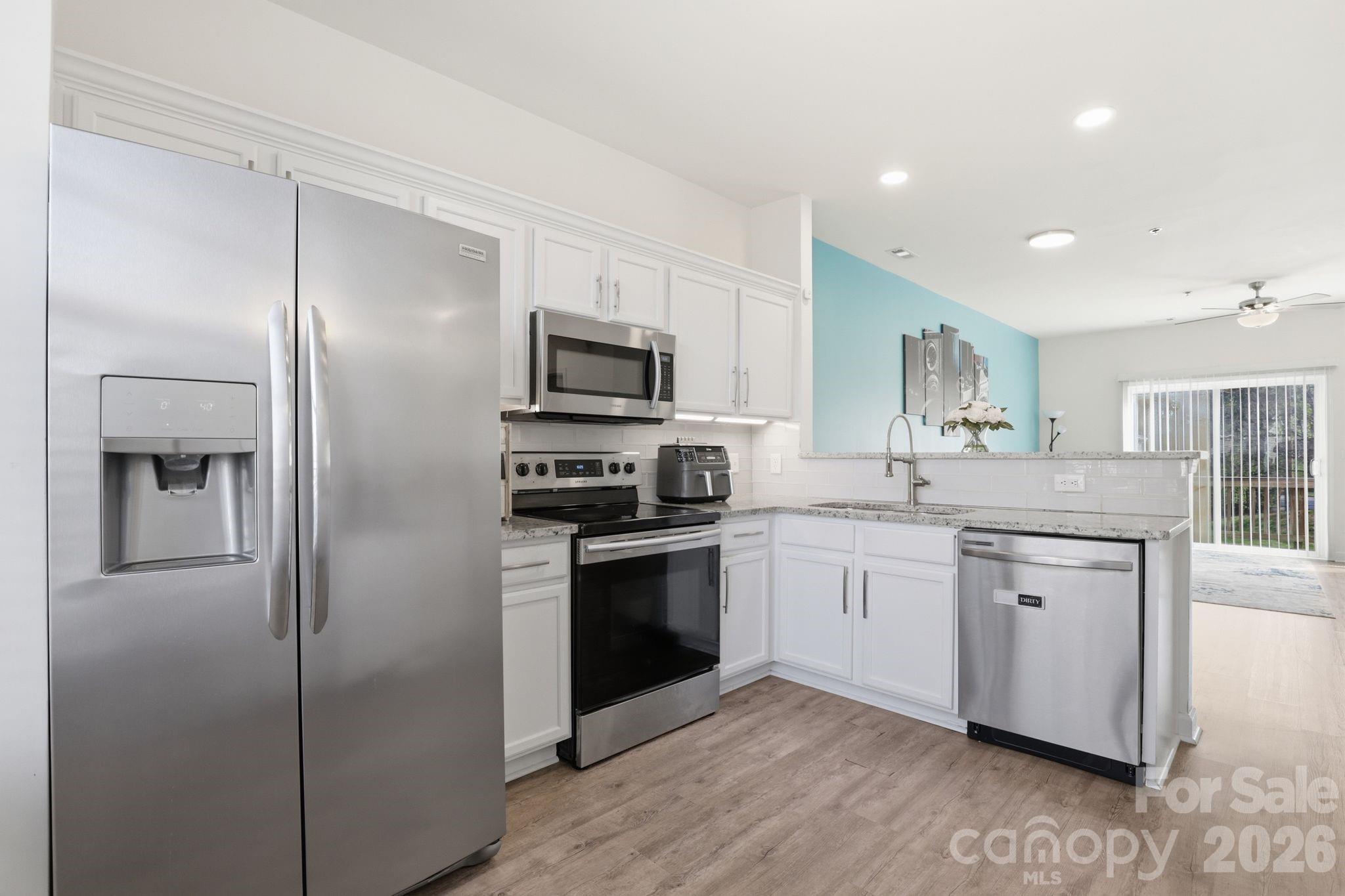 2814 Avalon Loop Road — Charlotte