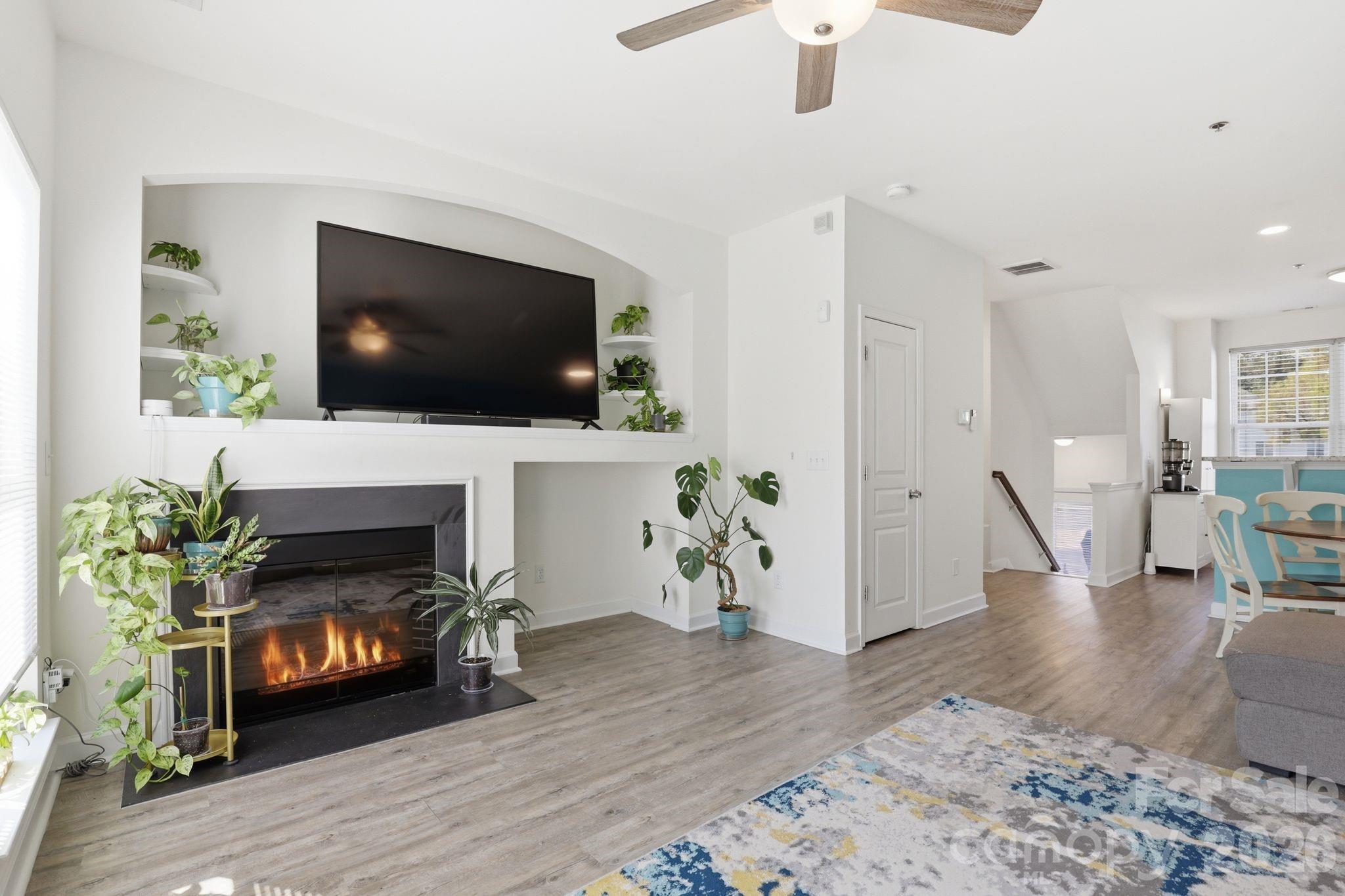 2814 Avalon Loop Road — Charlotte