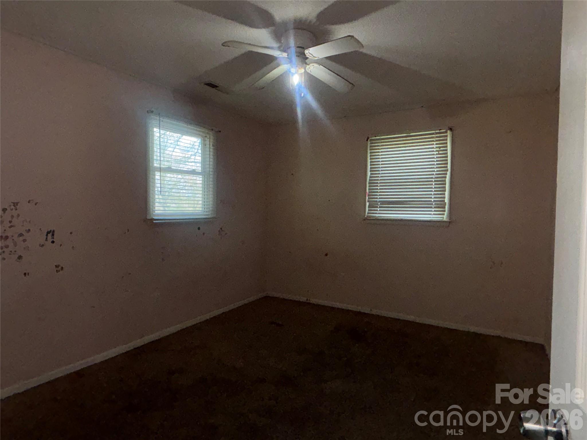 2618 32nd Avenue NE — Hickory