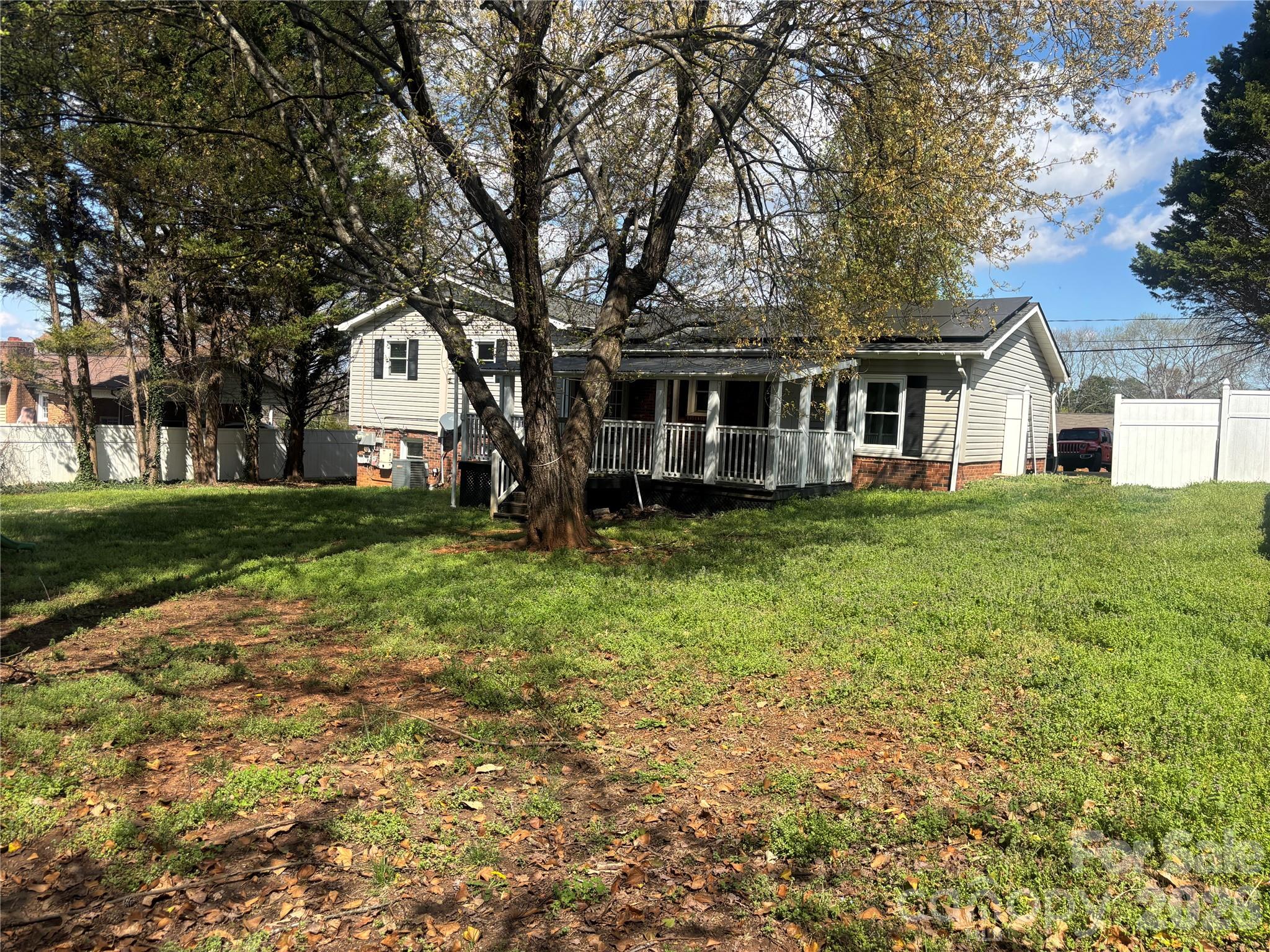 2618 32nd Avenue NE — Hickory