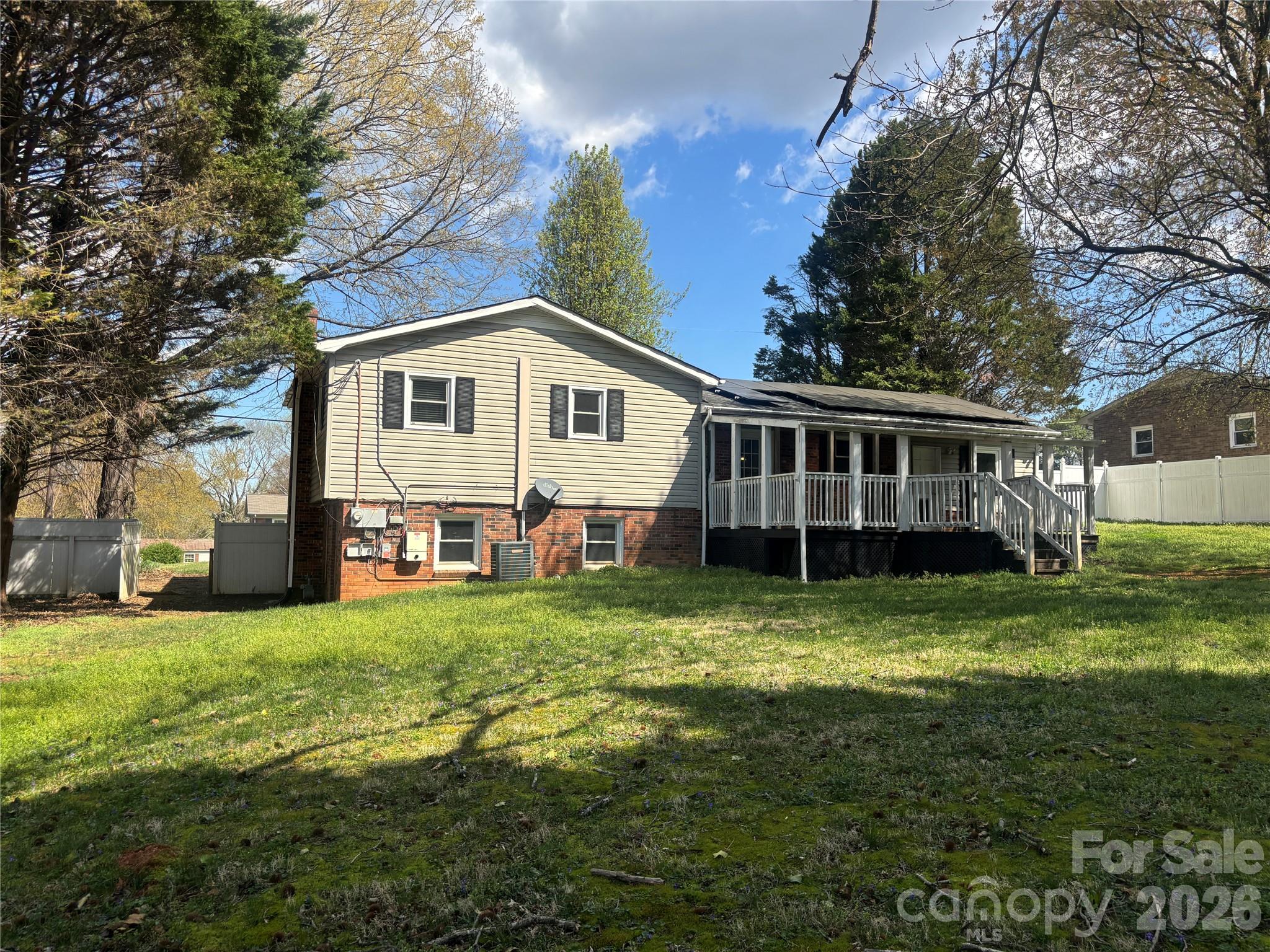 2618 32nd Avenue NE — Hickory