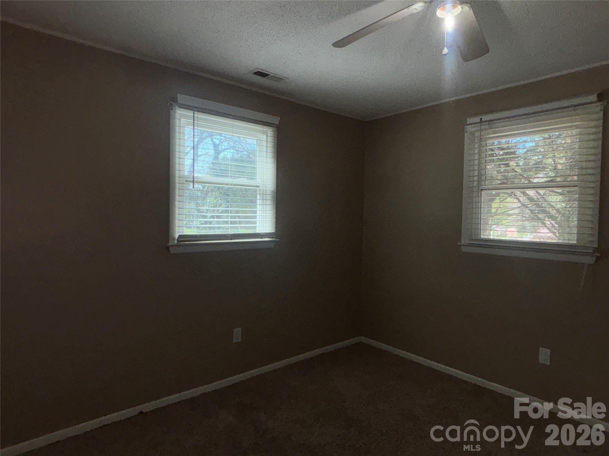 2618 32nd Avenue NE — Hickory