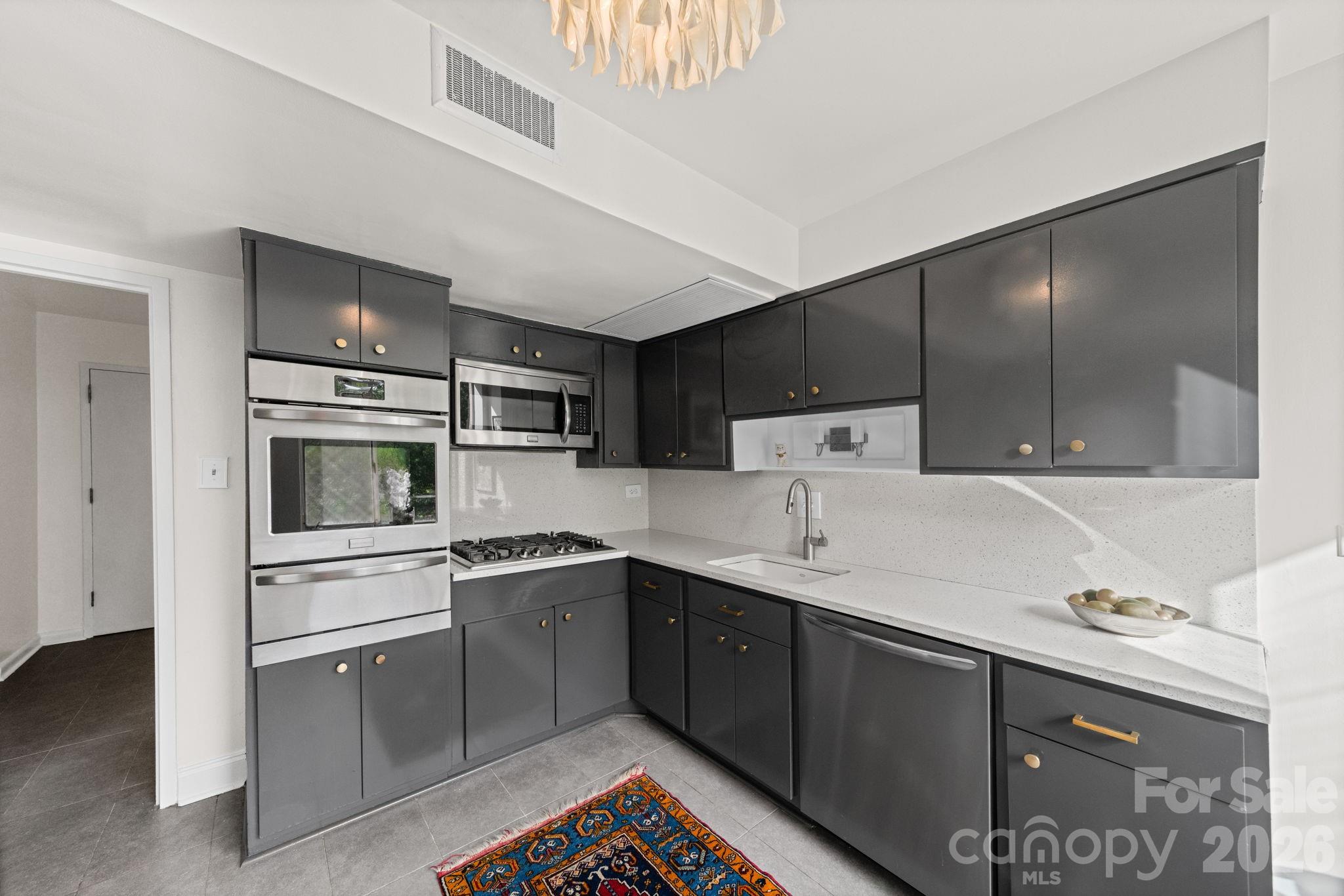 1300 Queens Road #312 — Charlotte