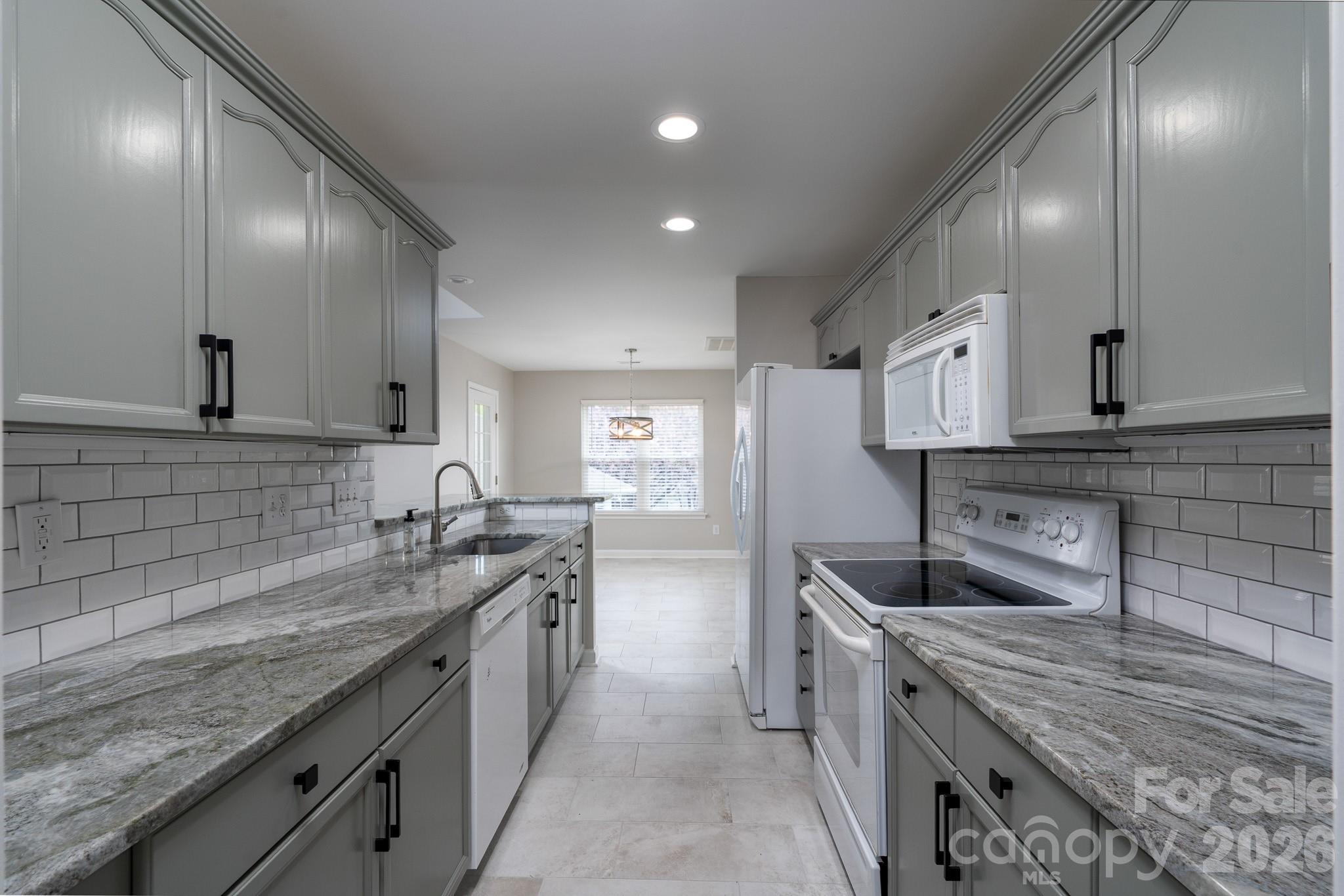 102 KESWICK Lane — Mooresville
