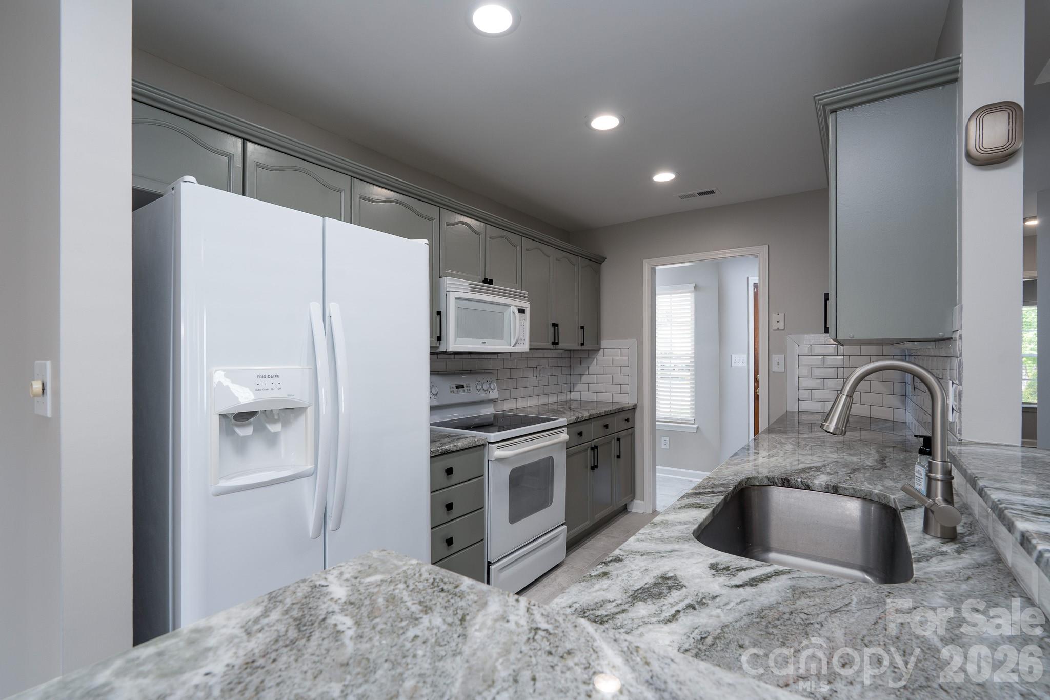 102 KESWICK Lane — Mooresville