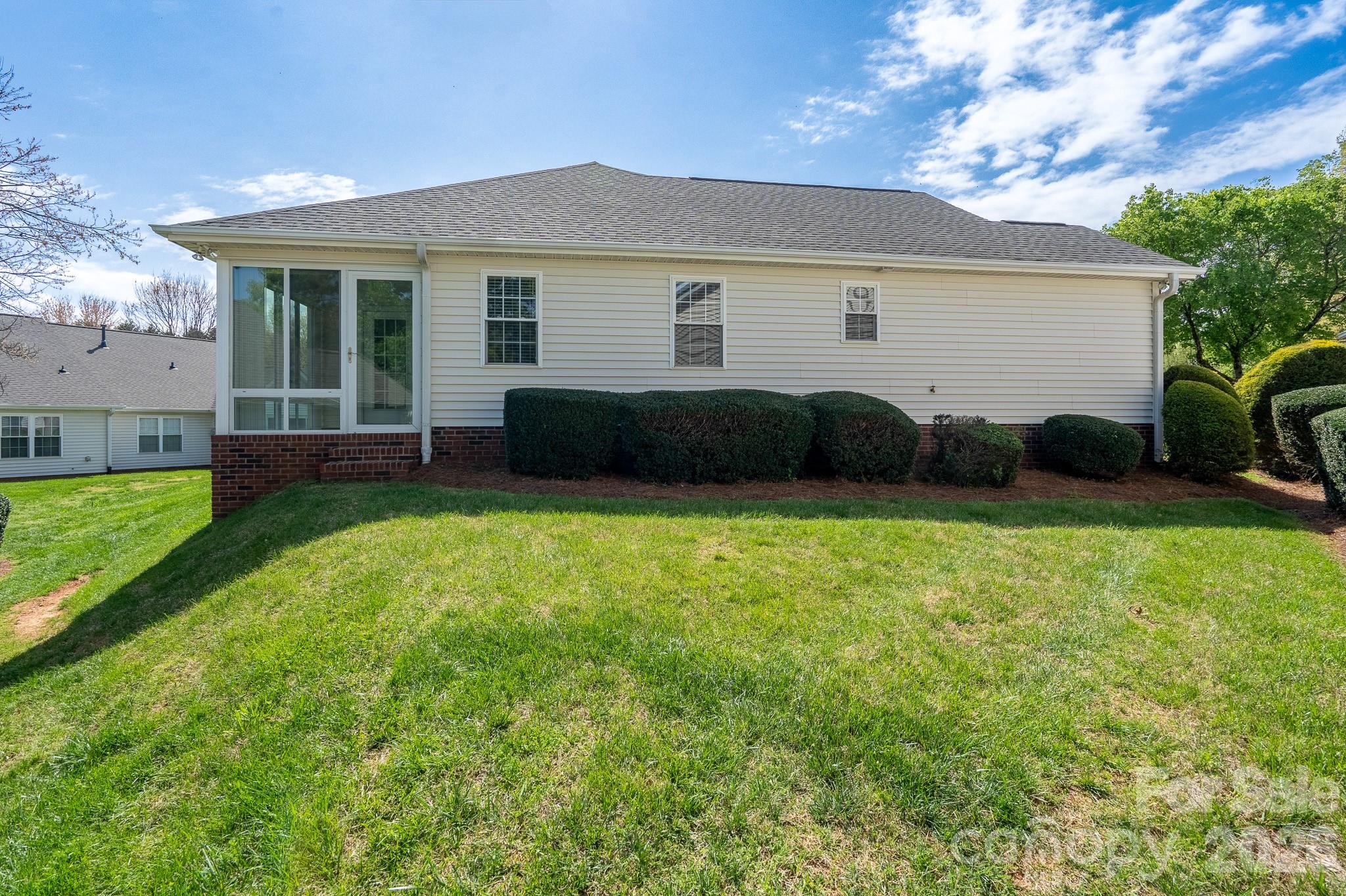 102 KESWICK Lane — Mooresville