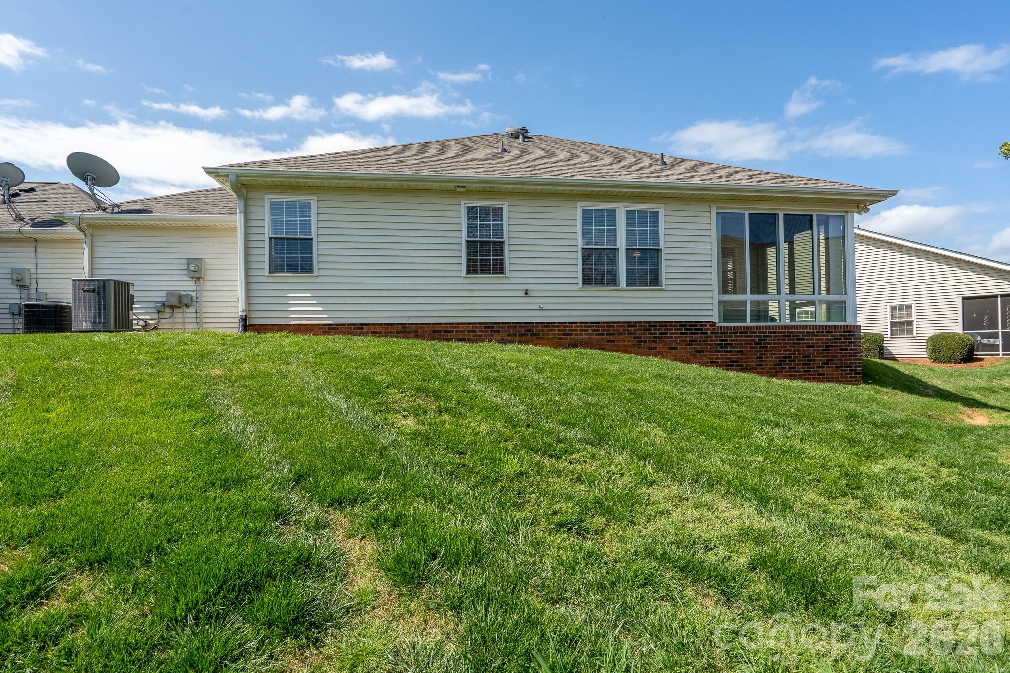 102 KESWICK Lane — Mooresville