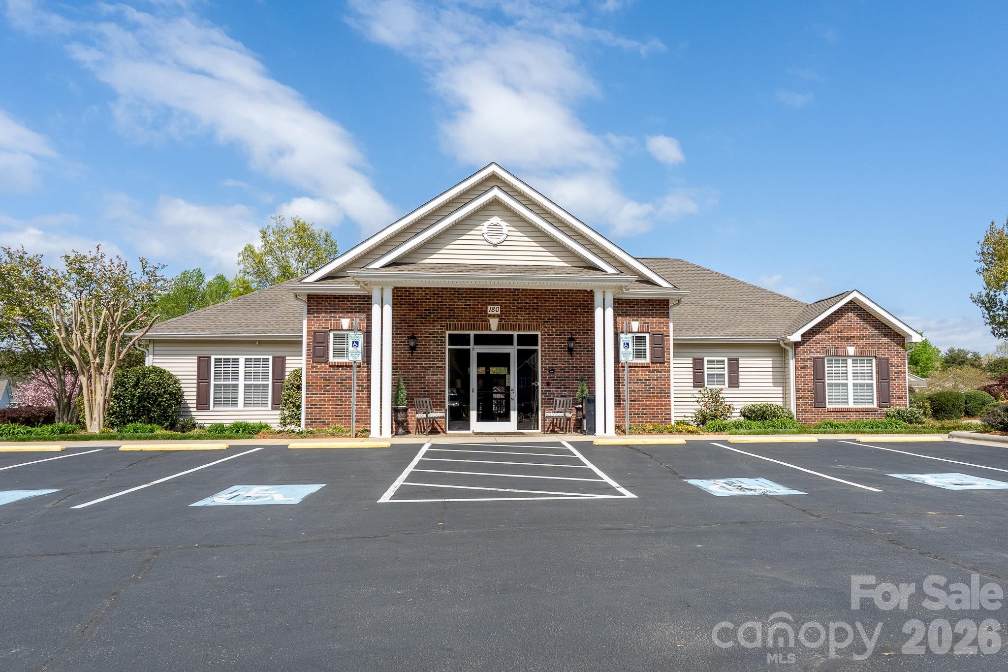 102 KESWICK Lane — Mooresville